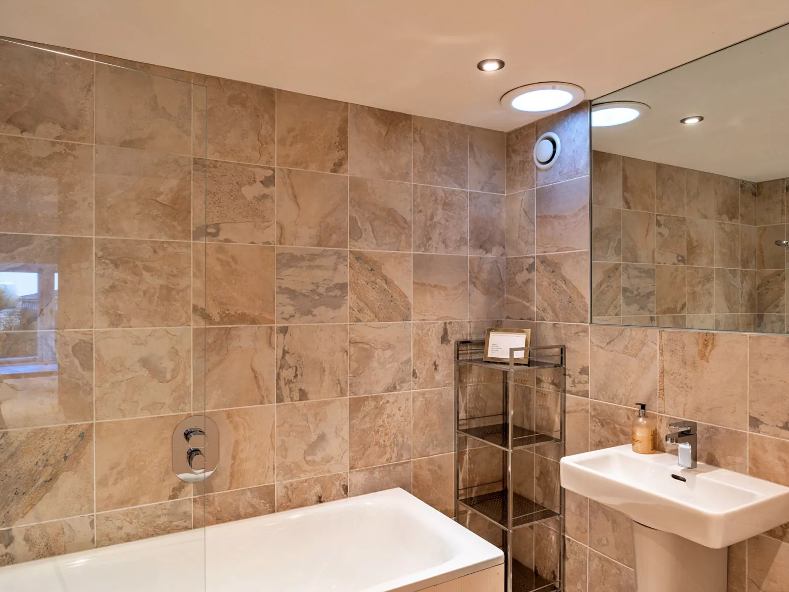 Dingles Cottage-Drinnen