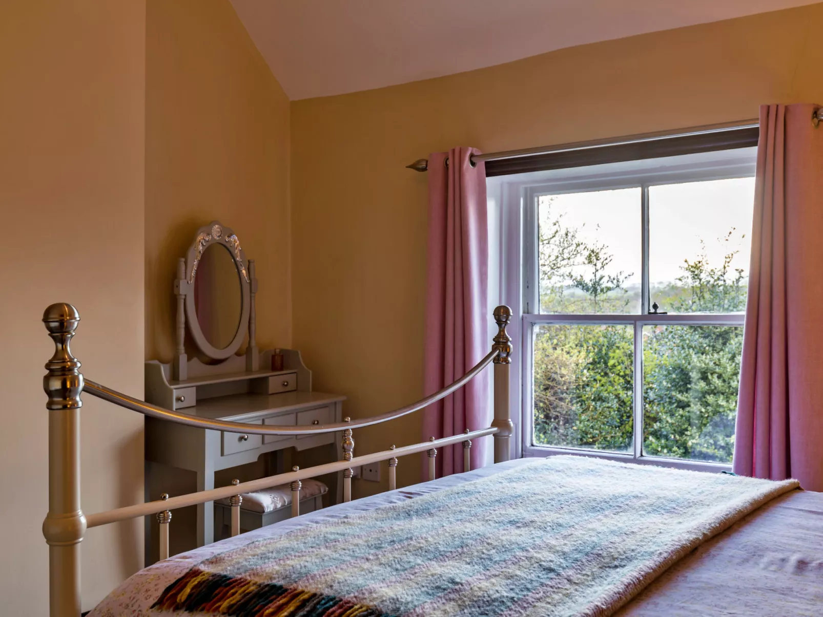 Spring Cottage-Dedans