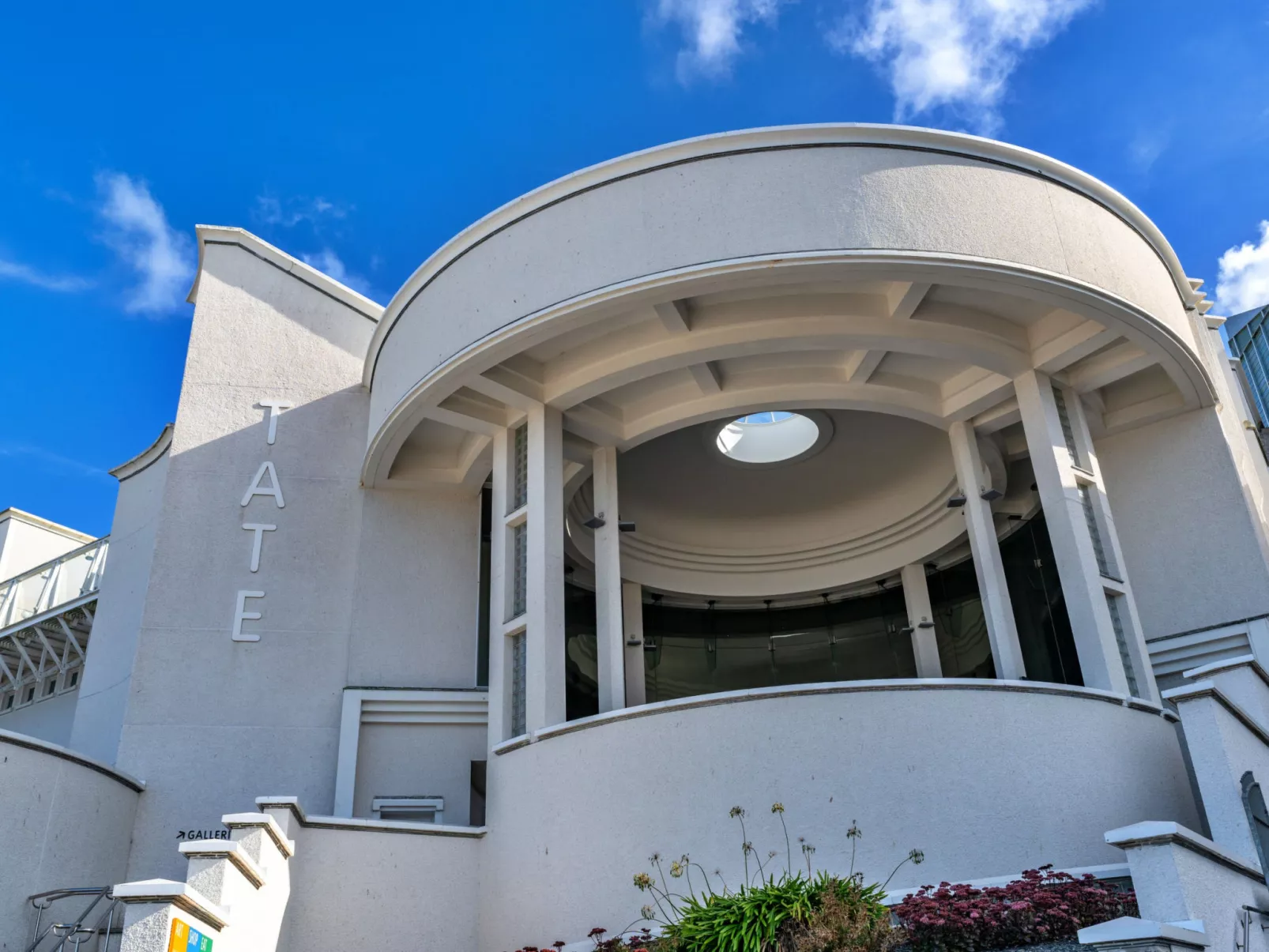 No. 6 Porthgwidden-Outside