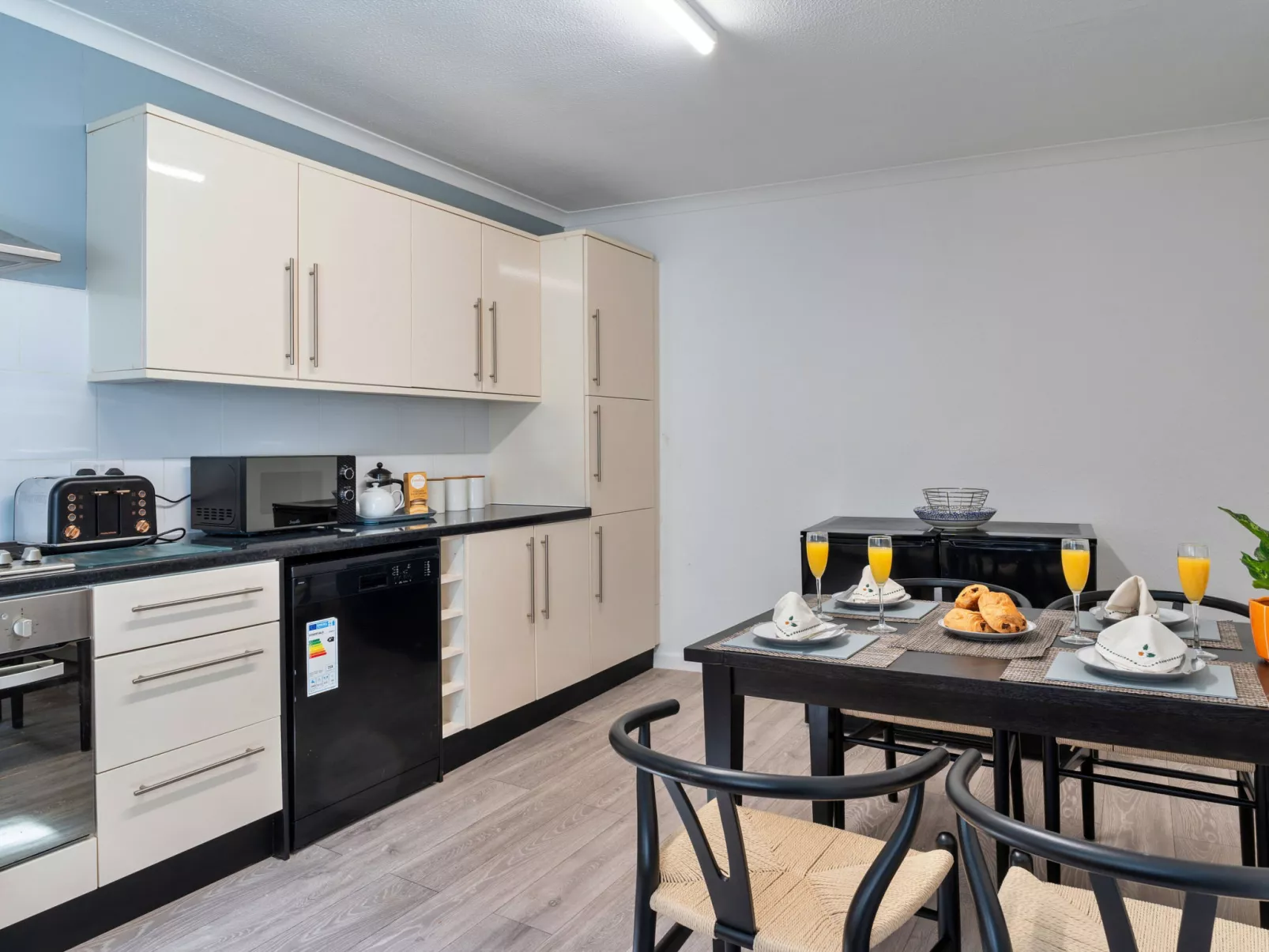 No. 5 Harlequin-Drinnen