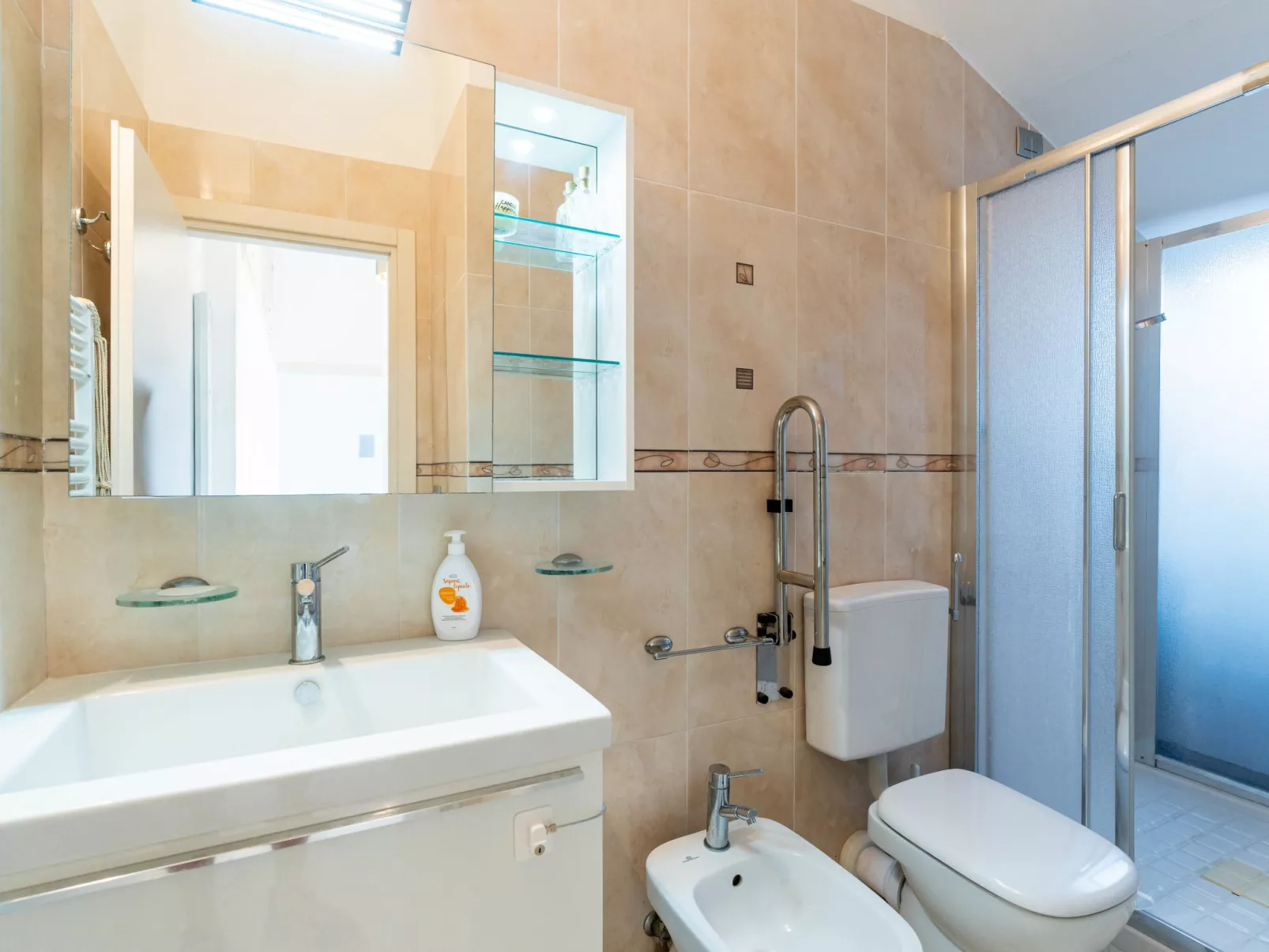 By Center and Sea-Drinnen