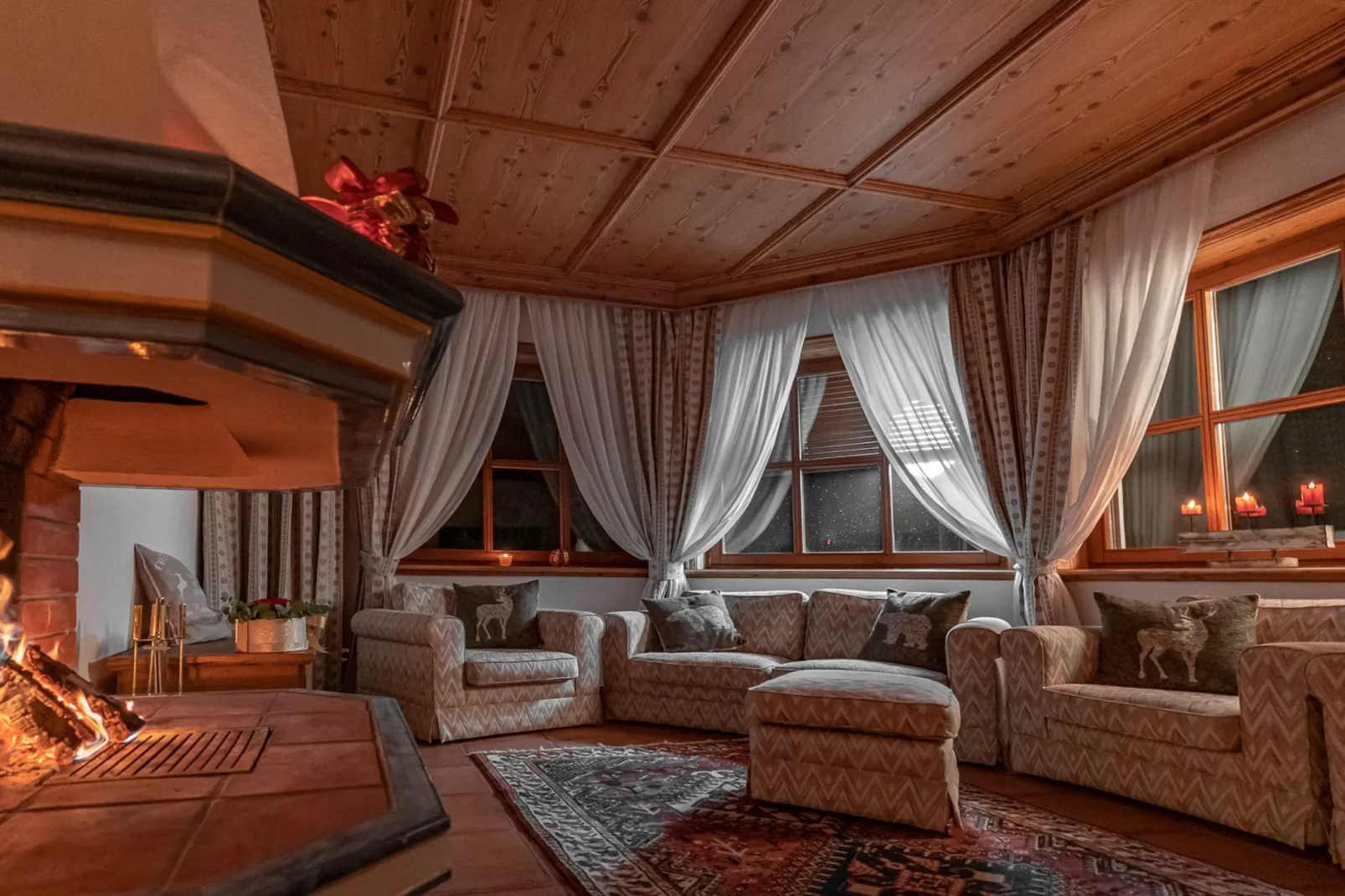 Bad Kleinkirchheim Lush and Spacious Villa with Indoor Pool and Wellness - Seven Bedroom Villa-Living room