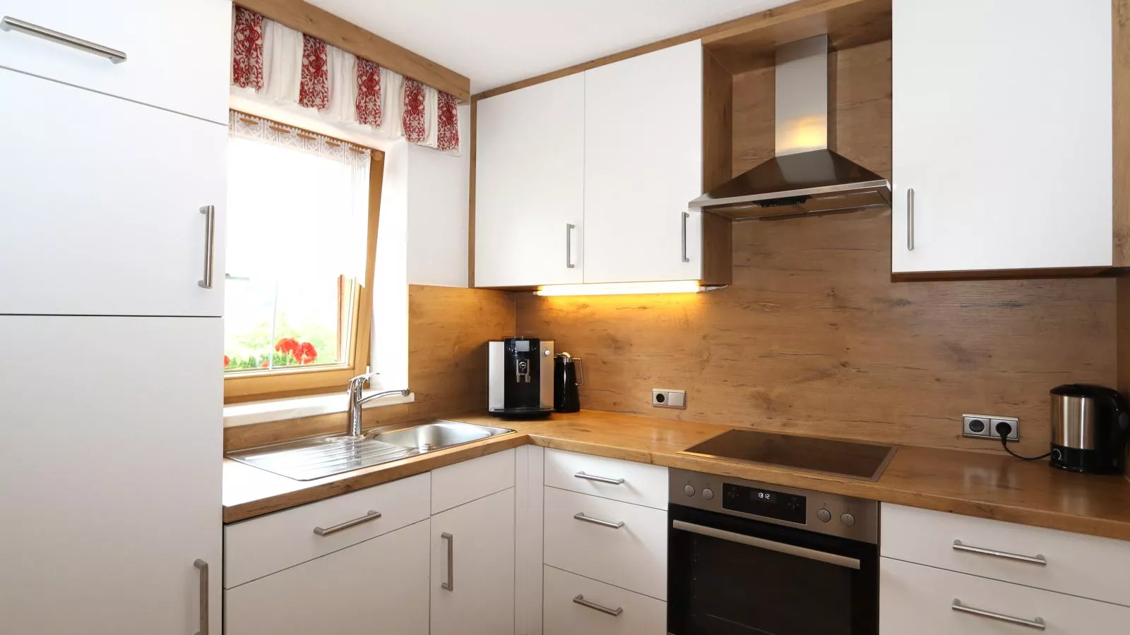 Rosalie-Lorena-Kitchen