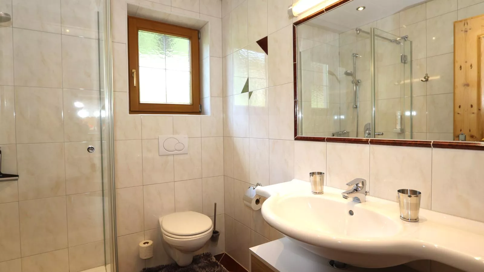 Rosalie-Lorena-Bathroom
