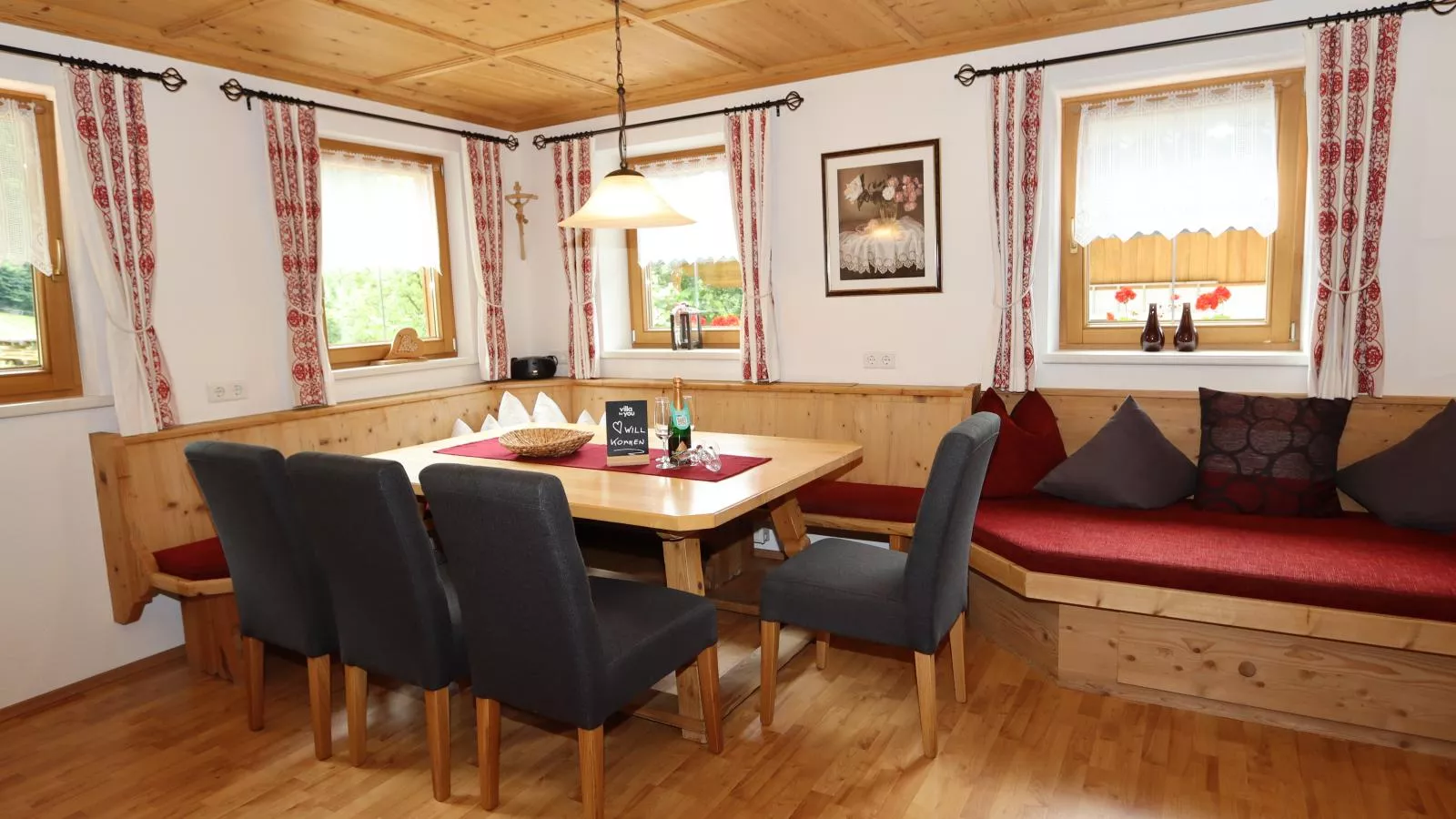 Rosalie-Lorena-Dining room
