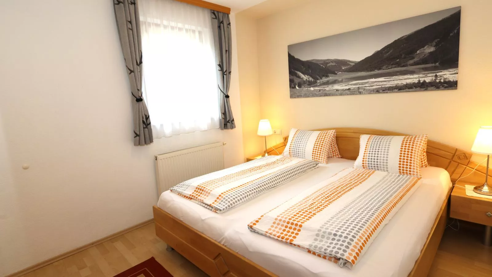 Rosalie-Lorena-Bedroom