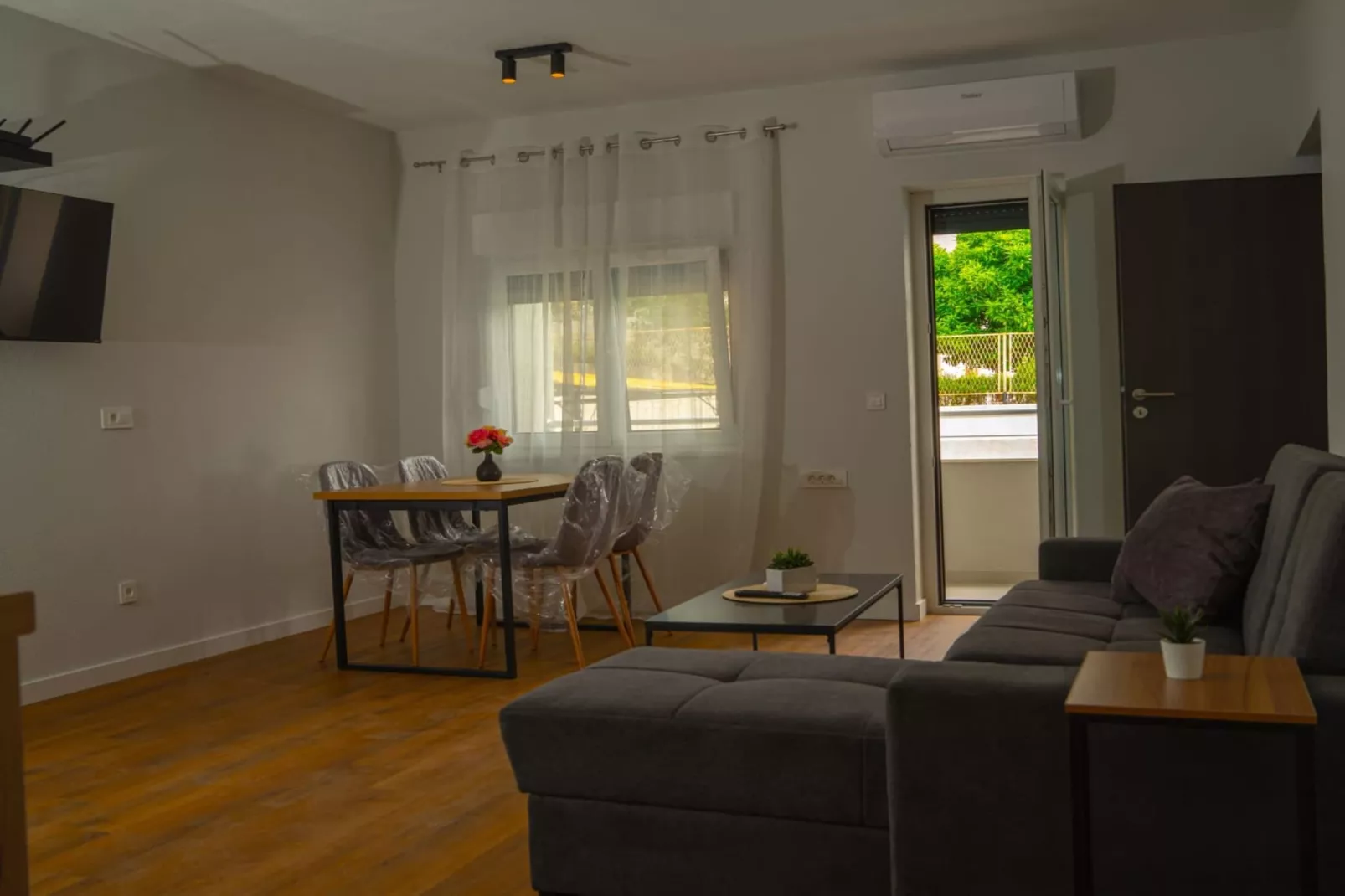 One-Bedroom Apartment (A4)-Esszimmer