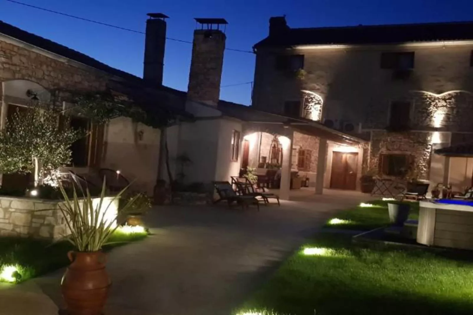 One bedroom apartment (A5)-Outdoor