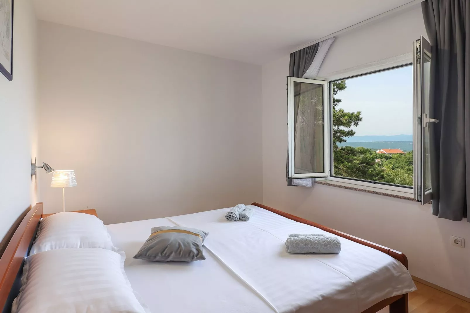 Peaceful Nature Retreat Near Krk Town with BBQ and Parking - Standard Two Bedroom Apartment-Schlafzimmer