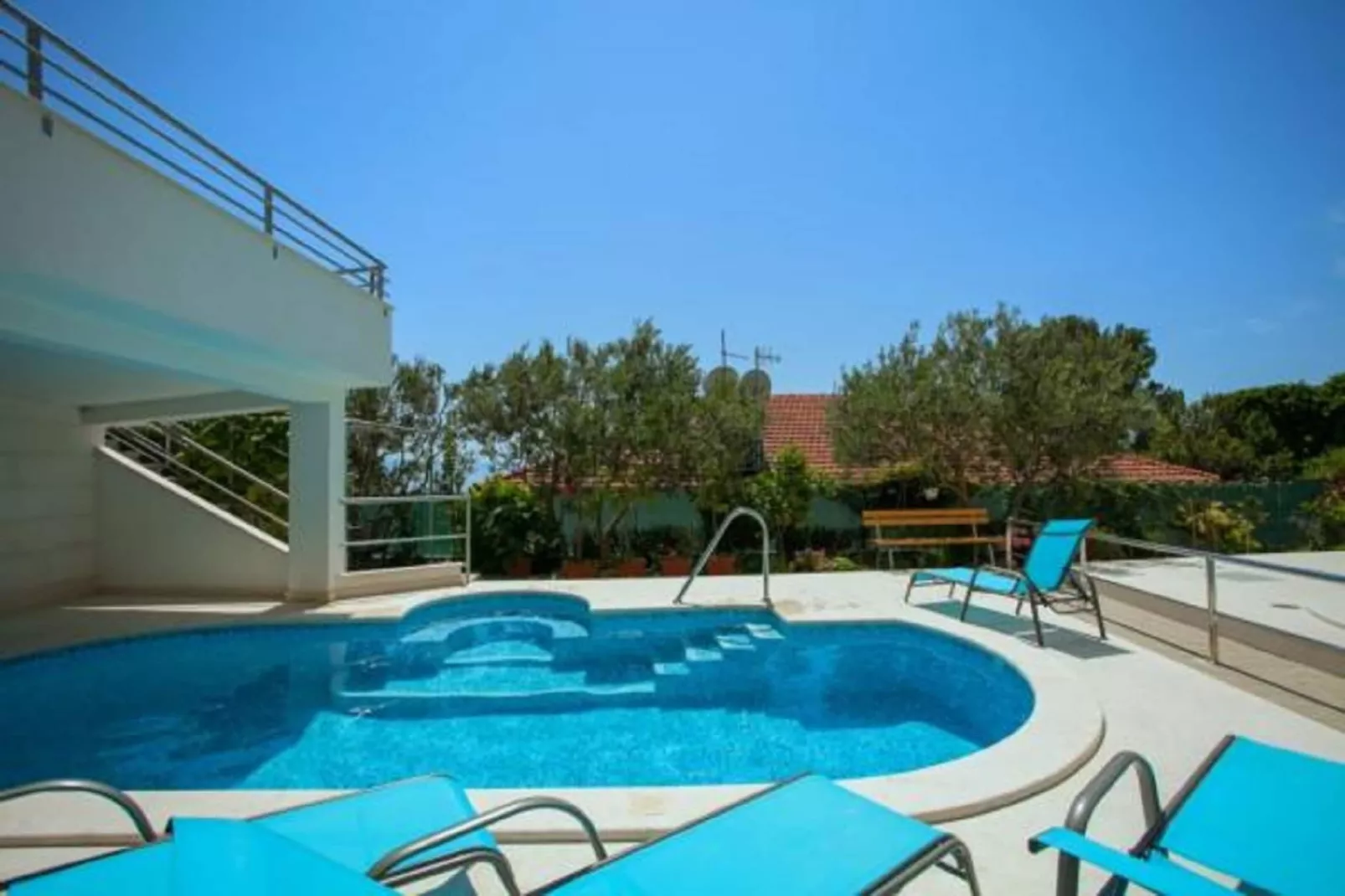 Two-Bedroom Apartment (A1)-Swimming pool