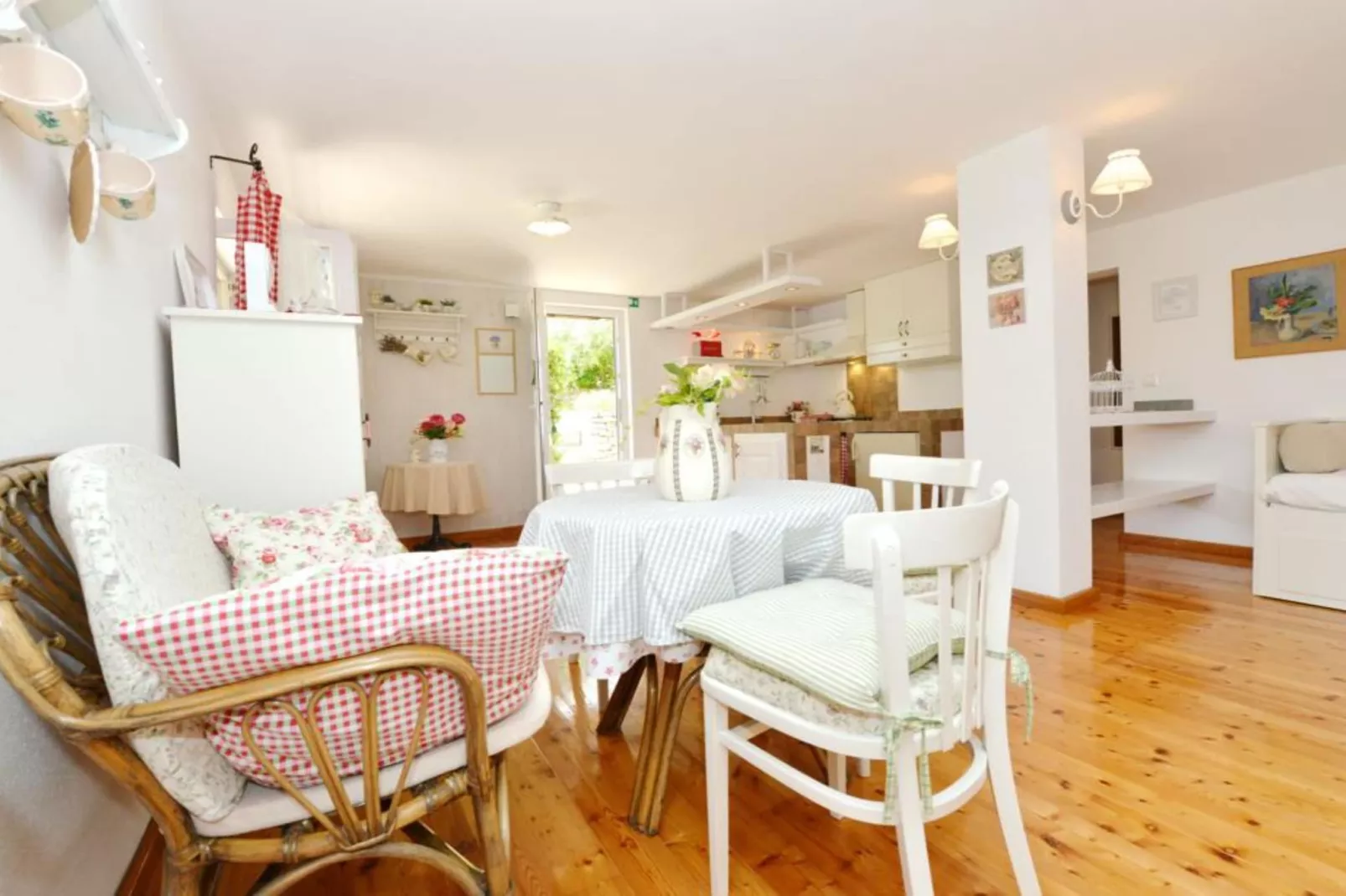 One-Bedroom Apartment (Lovor)-Kitchen
