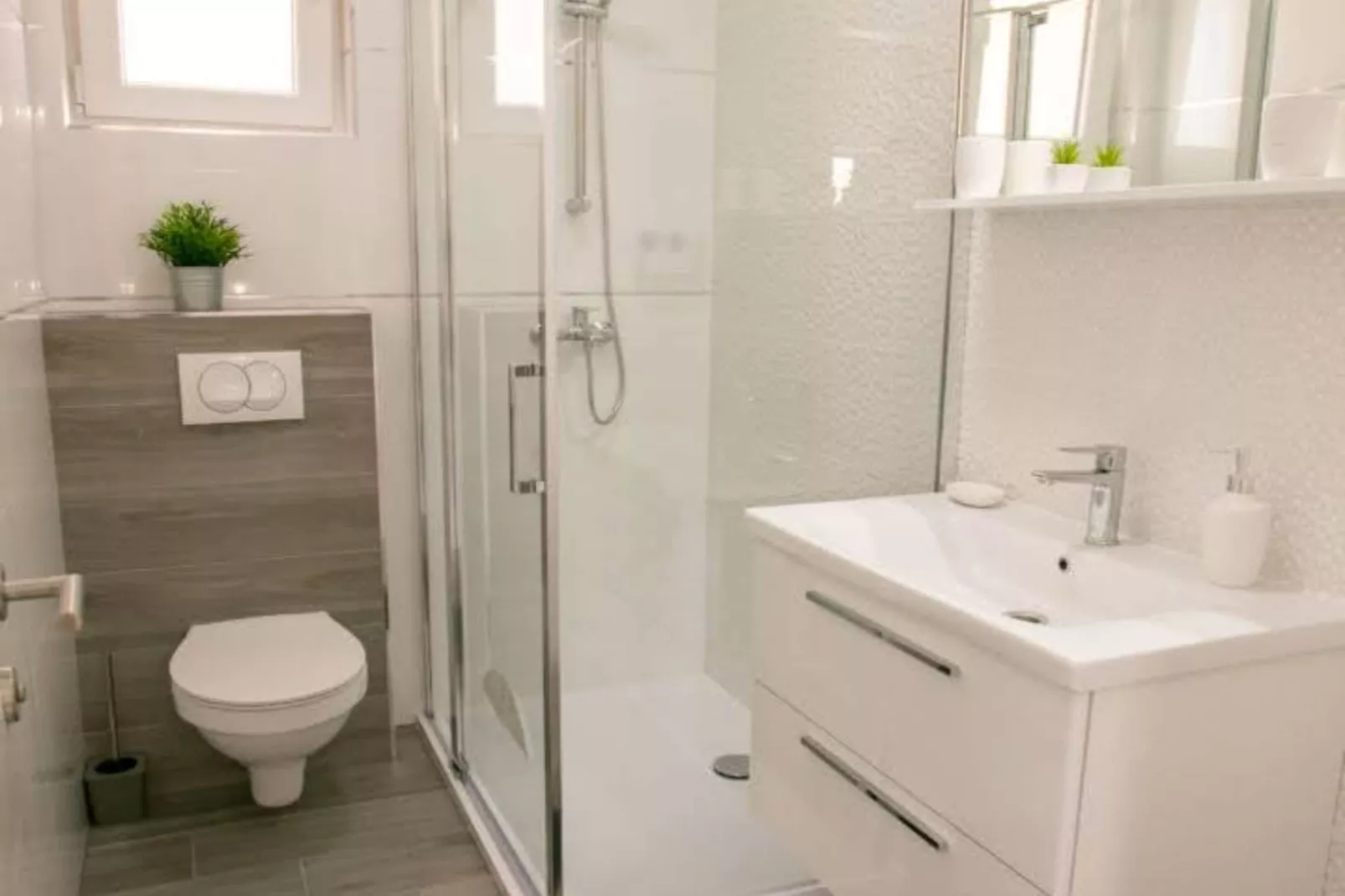 Studio With Balcony-Bathroom