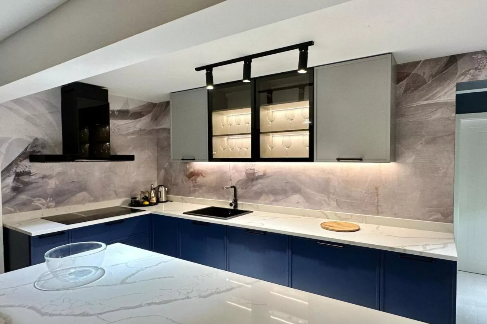 Leonarda Waterfront Residences-Two-Bedroom Apartment with private pool (The Bayfront One) -S5-Kitchen