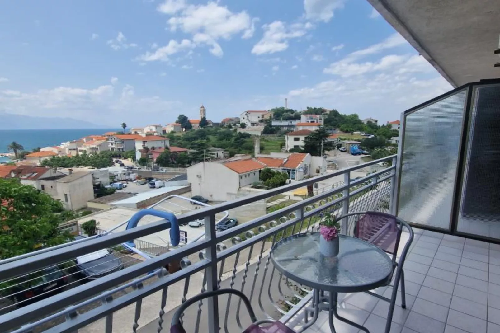 One Bedroom Apartment with Balcony and Sea View 2