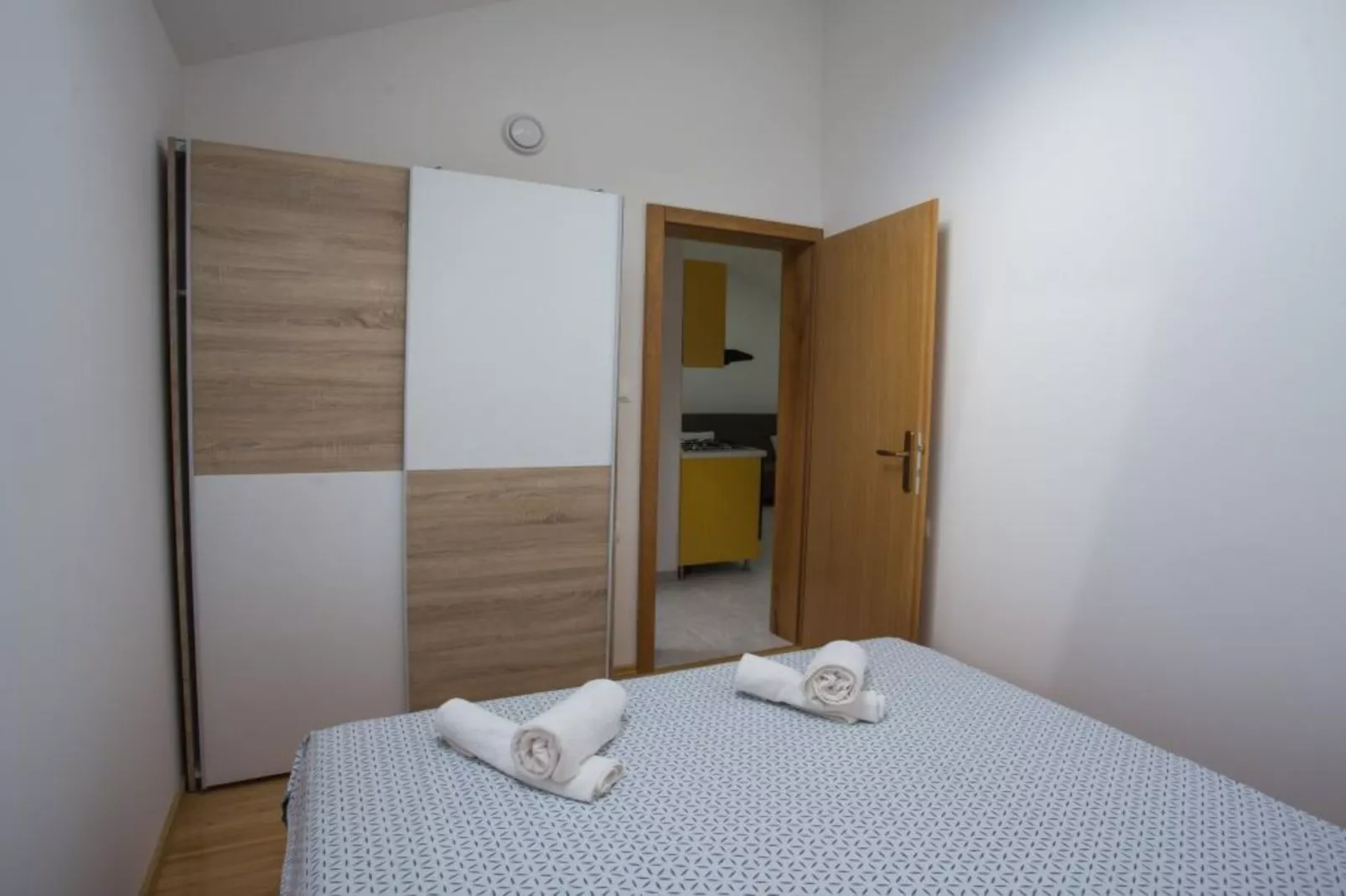 Apartments Stone House Murter - Two Bedroom Apartment with Terrace-Chambre