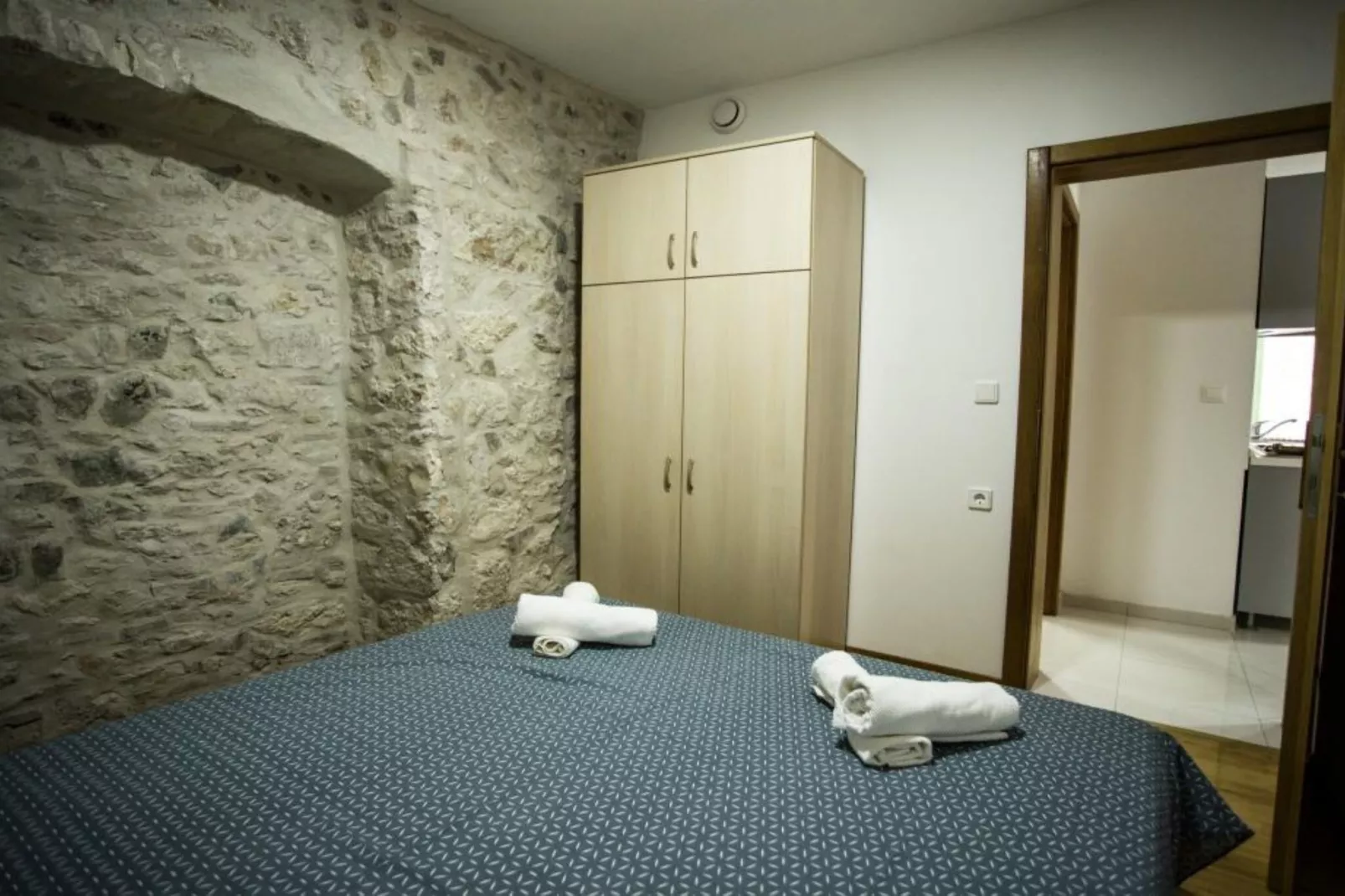 Apartments Stone House Murter - Two Bedroom Apartment with Balcony-Chambre