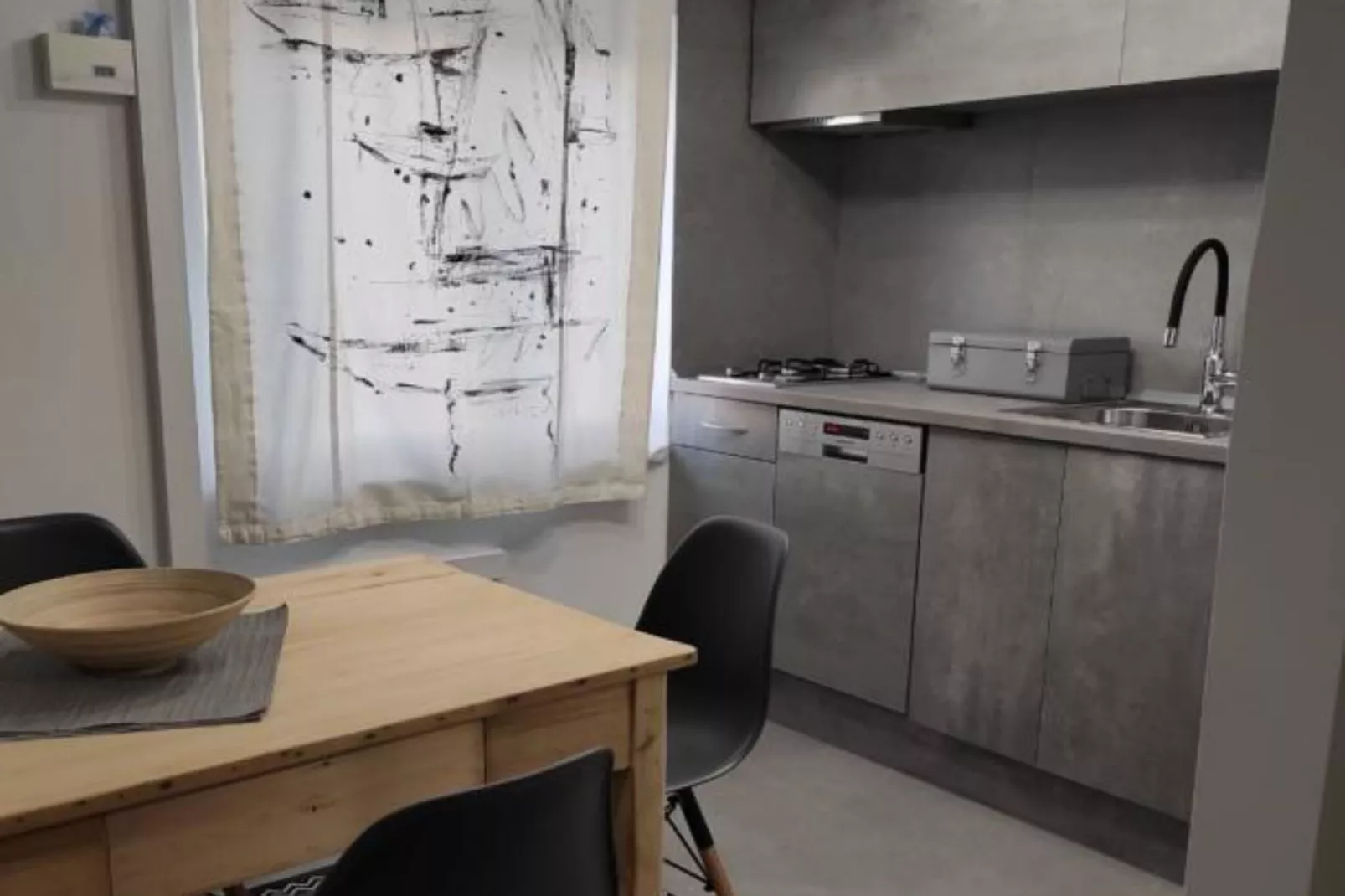 Modern Beachfront Apartments near Šibenik - Comfort Studio Apartment with Balcony and Sea View-Küche