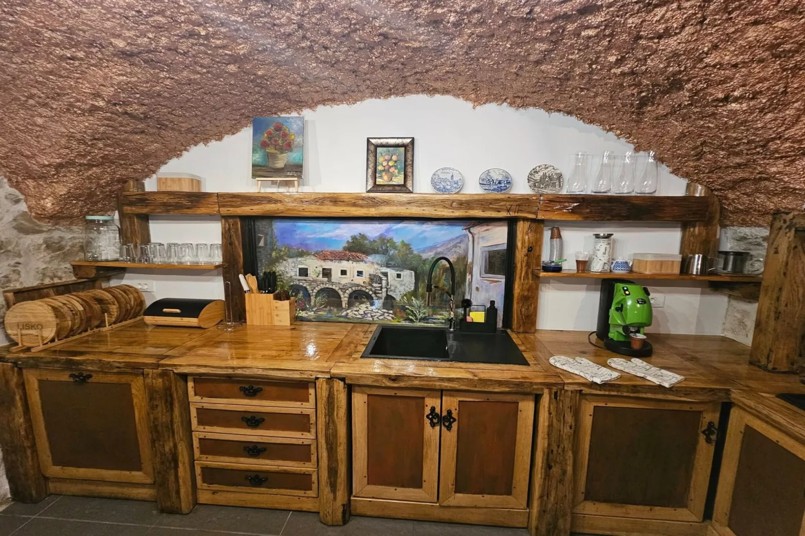 Lisko Vacation House -  Five Bedroom Holiday Home with Private Pool-Salle à manger