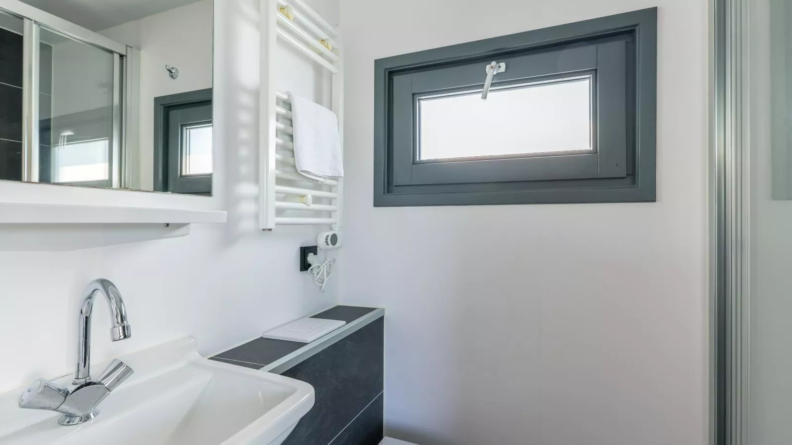 Tiny houseboat Uitgeest I-Badezimmer