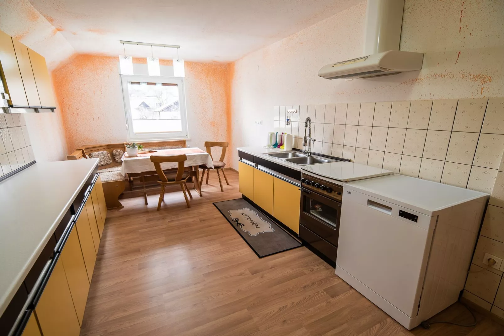 Quiet and Sunny Apartment with Balcony - Two Bedroom Apartment with Balcony-Kitchen