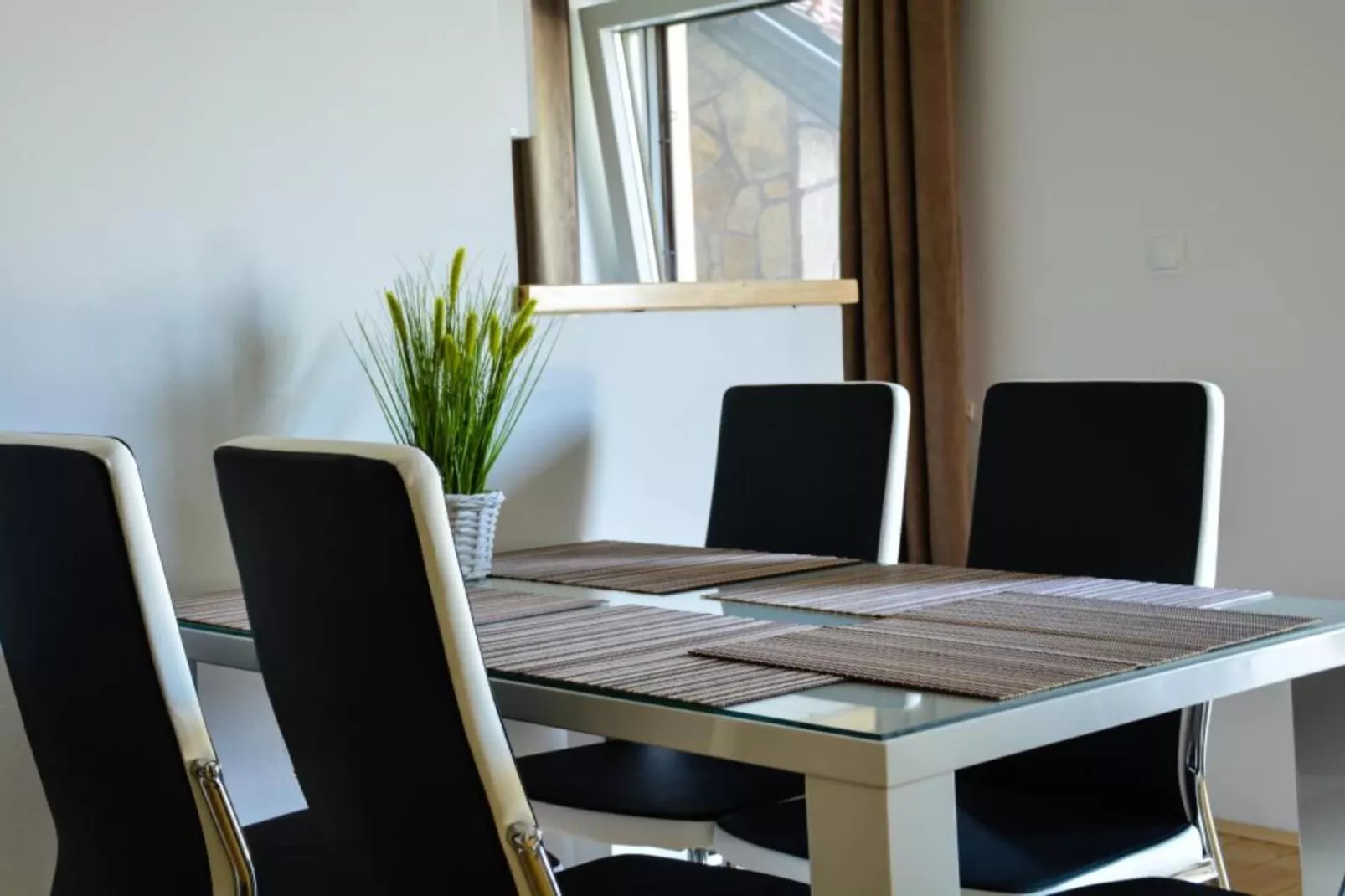 Zevnik Quiet Retreat with Stunning Views and Equestrian Activities - One Bedroom Apartment-Dining room