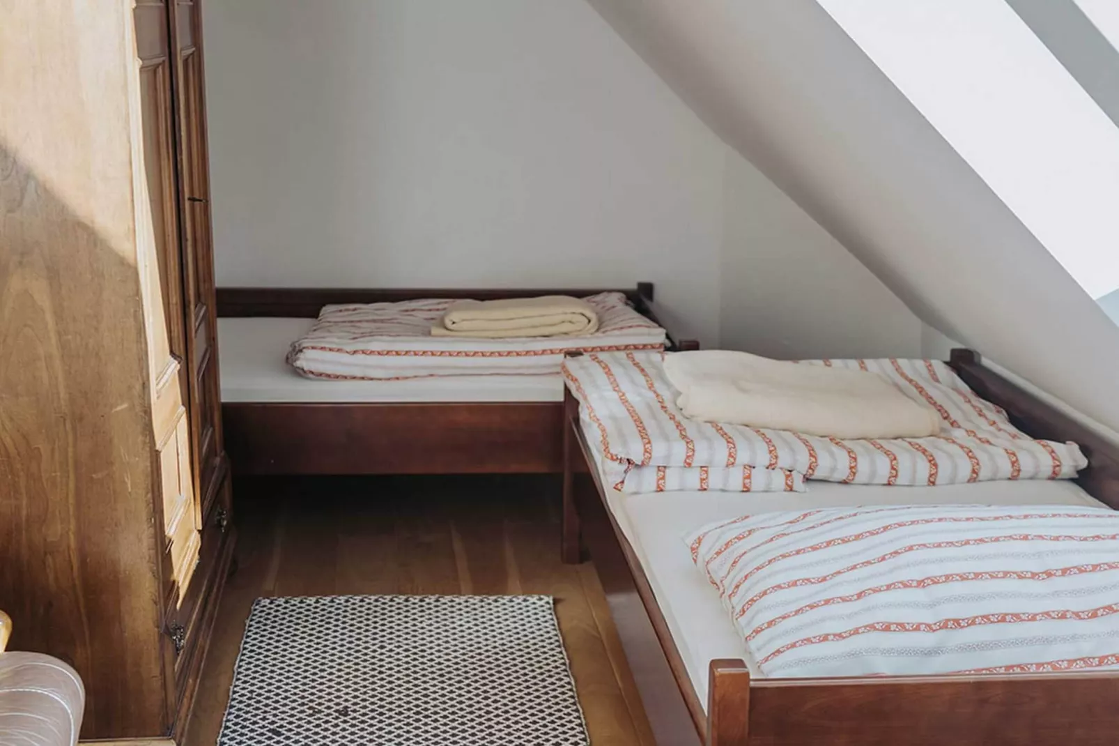 Enchanted Misty Valley Cottage Apartments - One Bedroom Apartment (owner 1)-Schlafzimmer