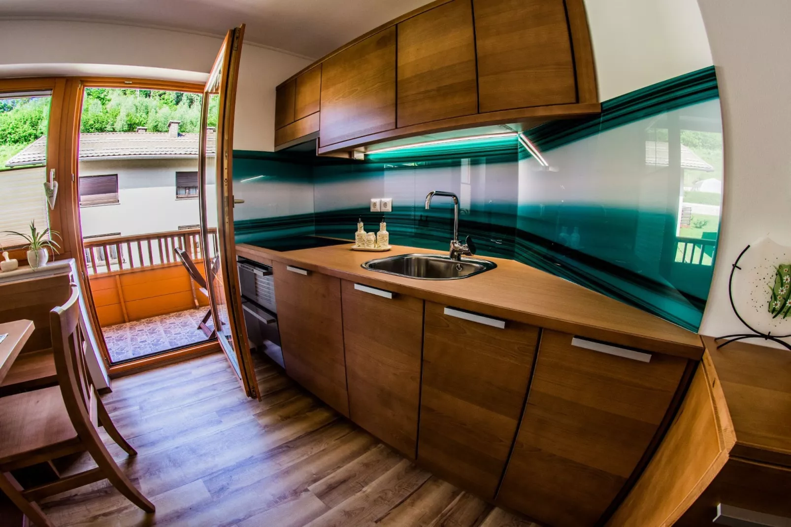 Riverside Pines Luce Apartments with Balcony - One Bedroom Apartment with Balcony (owner 2+2)-Küche