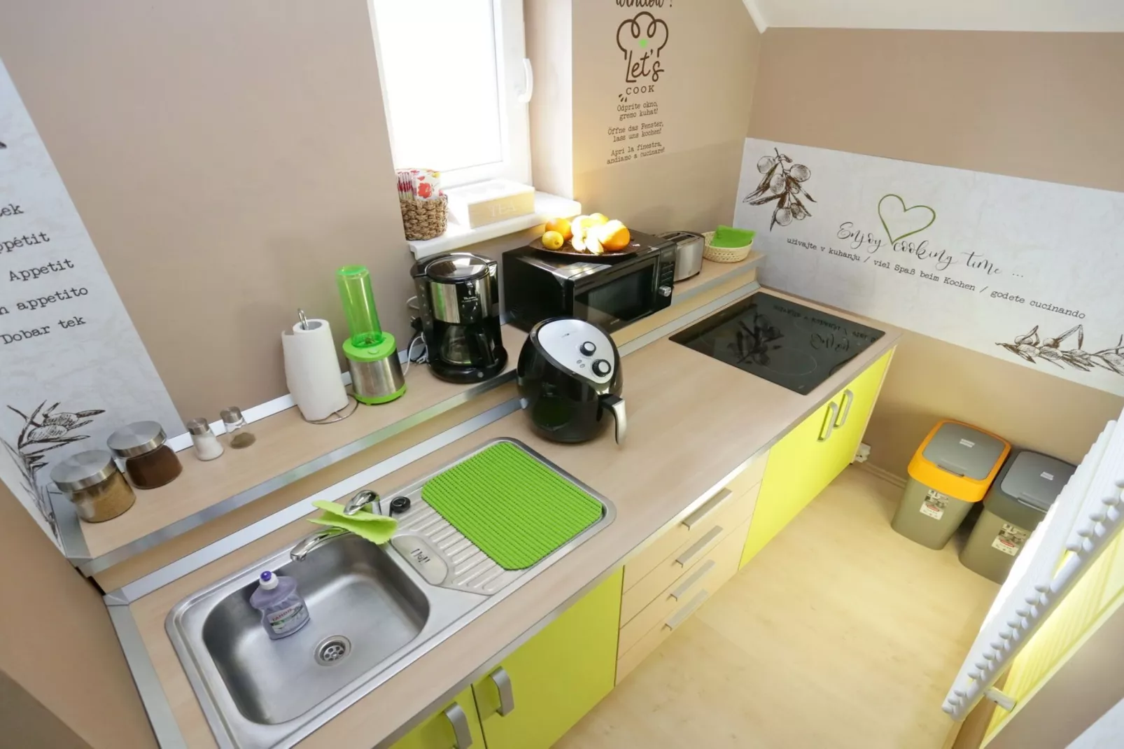 Elegant and Stylish Retreat Apartments with Terrace - Three Bedroom Apartment with Terrace-Cuisine