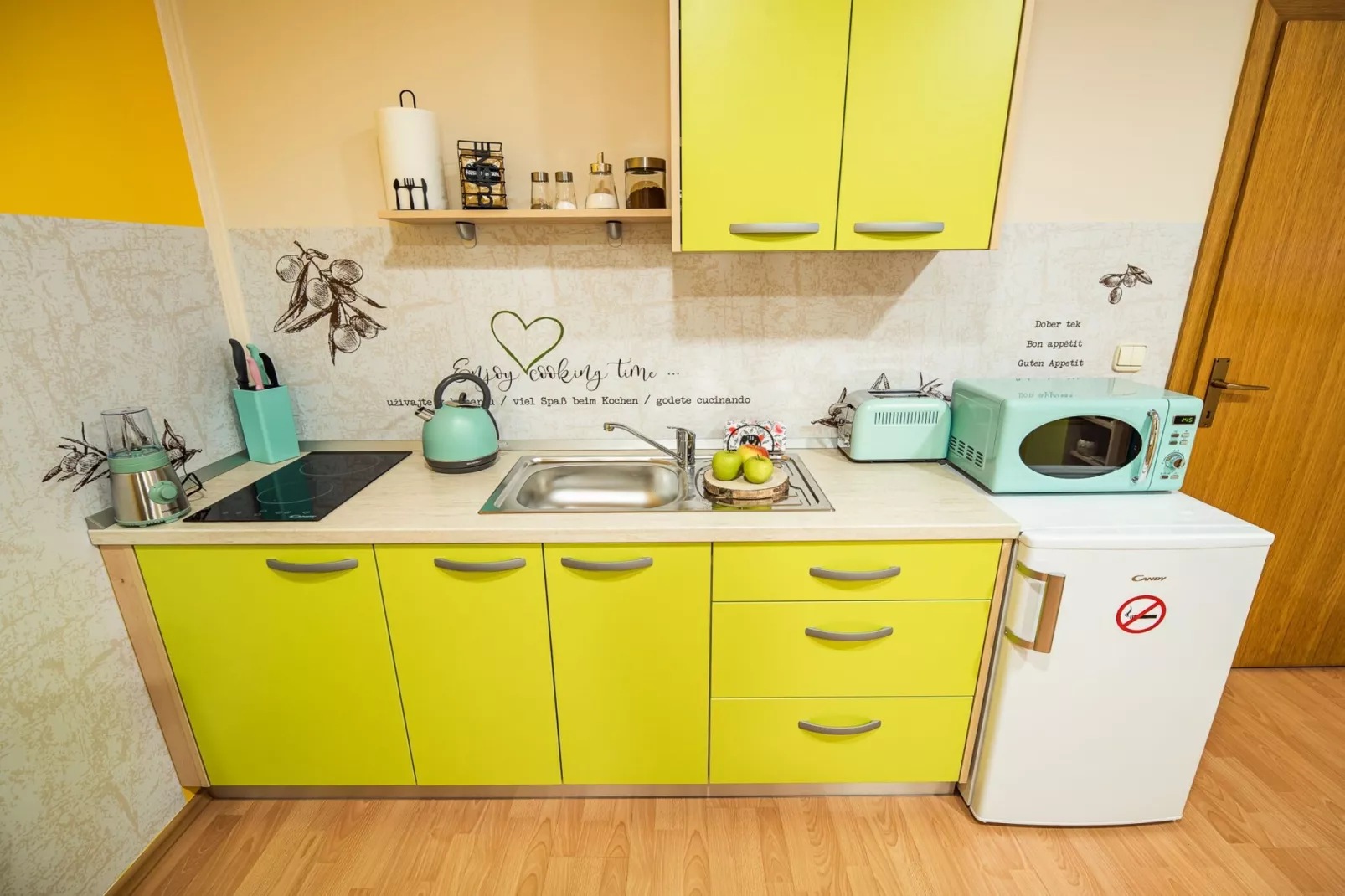 Elegant and Stylish Retreat Apartments with Terrace - Studio Apartment with Terrace-Cuisine