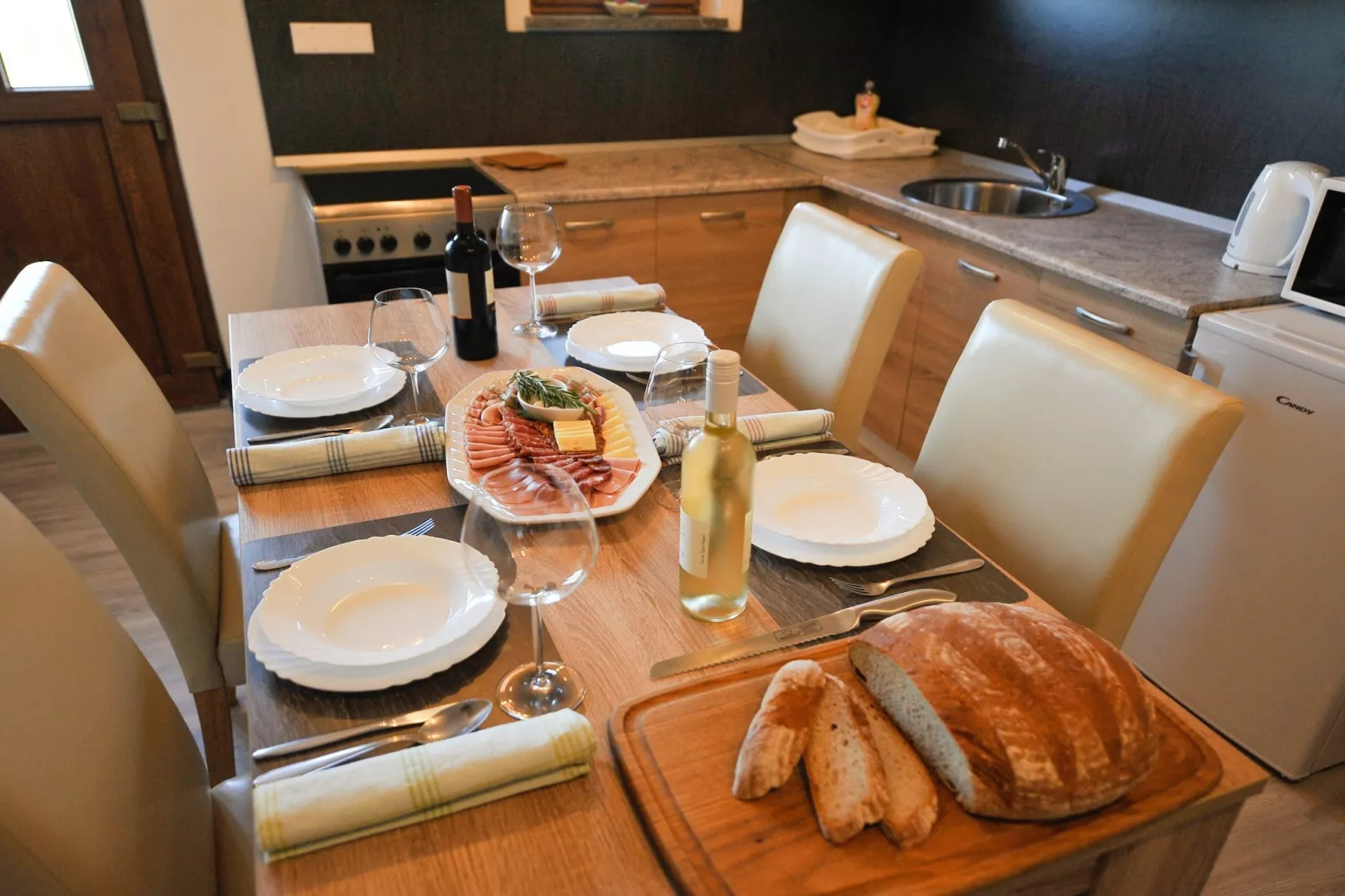 Relax and Rustic Apartments with Terrace - Standard One Bedroom Apartment with Terrace (owner Marjana)-Dining room