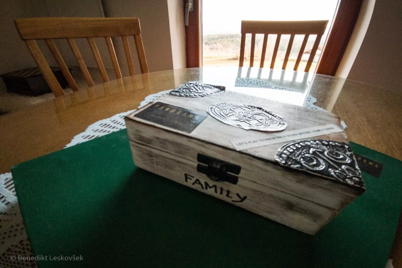 Rustic Refuge Glamping with Hot-Tub and Sauna - Two Bedroom Apartment with Terrace-Dining room