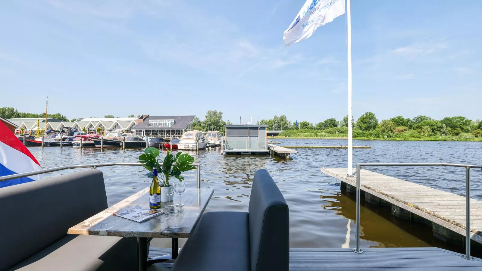Tiny houseboat Uitgeest I-Terrassenbalkon