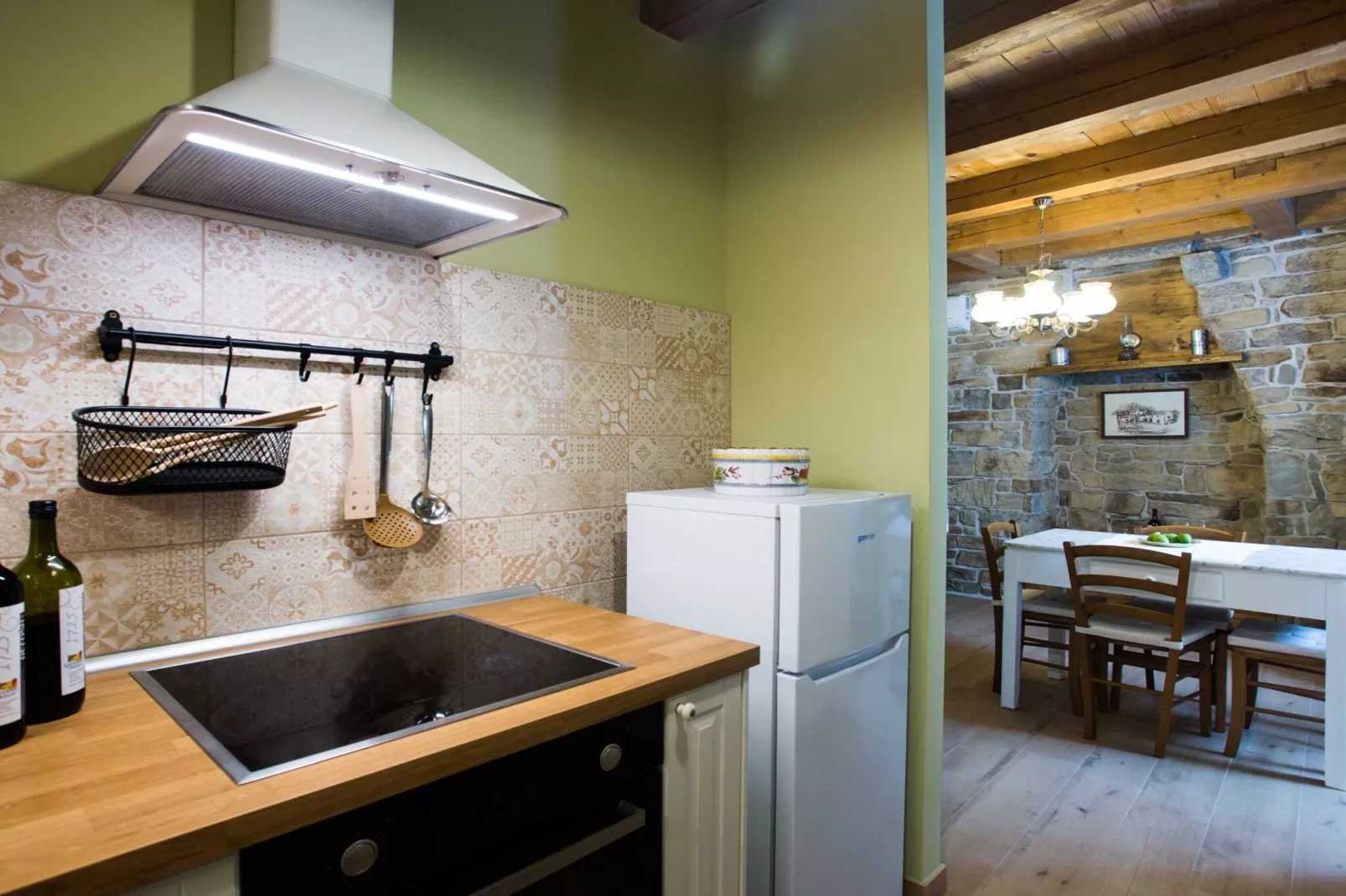 Abitanti Rustic Apartment with Balcony - Two Bedroom Apartment with Balcony-Küche