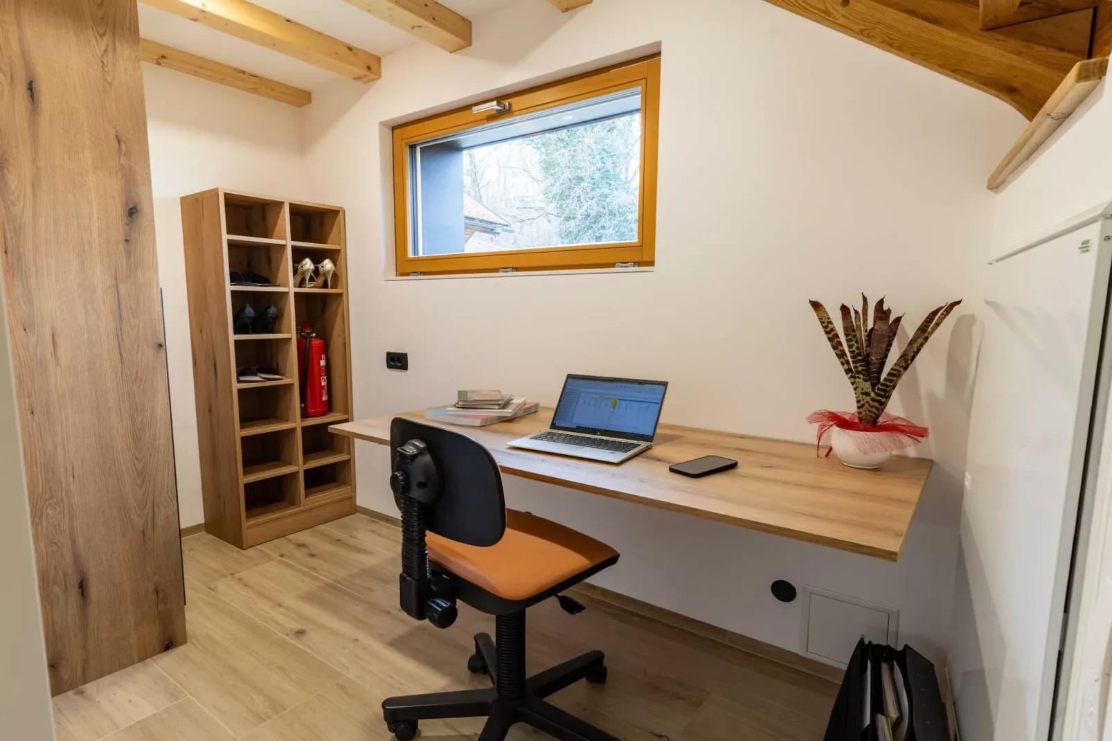 Elegant Warm Bliss Hideaway Escape Lodge - Holiday Home with Hot-Tub and Sauna (owner Excellency)