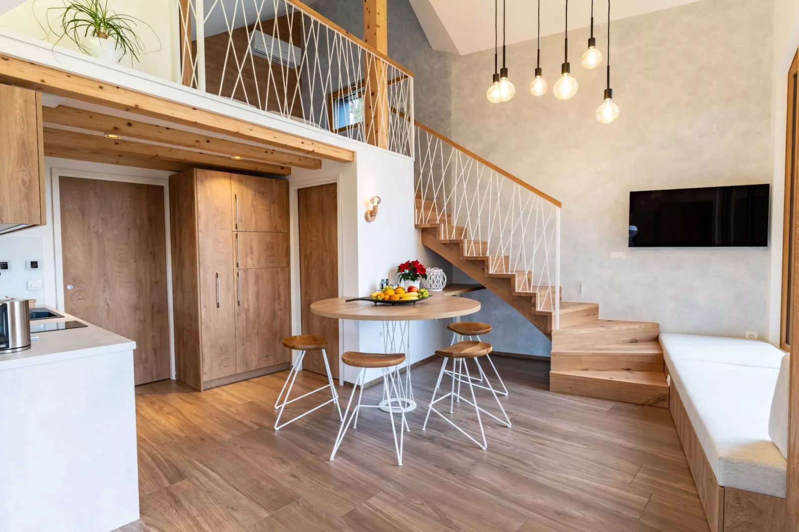 Elegant Warm Bliss Hideaway Escape Lodge - Holiday Home with Hot-Tub (owner Sunset)-Dining room