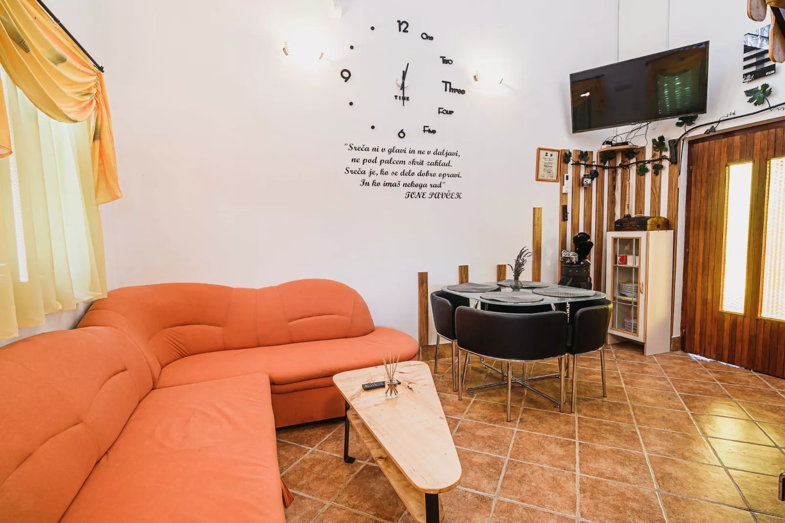 Harvest Horizon Holiday Home with Sauna - One Bedroom Holiday Home-Living room