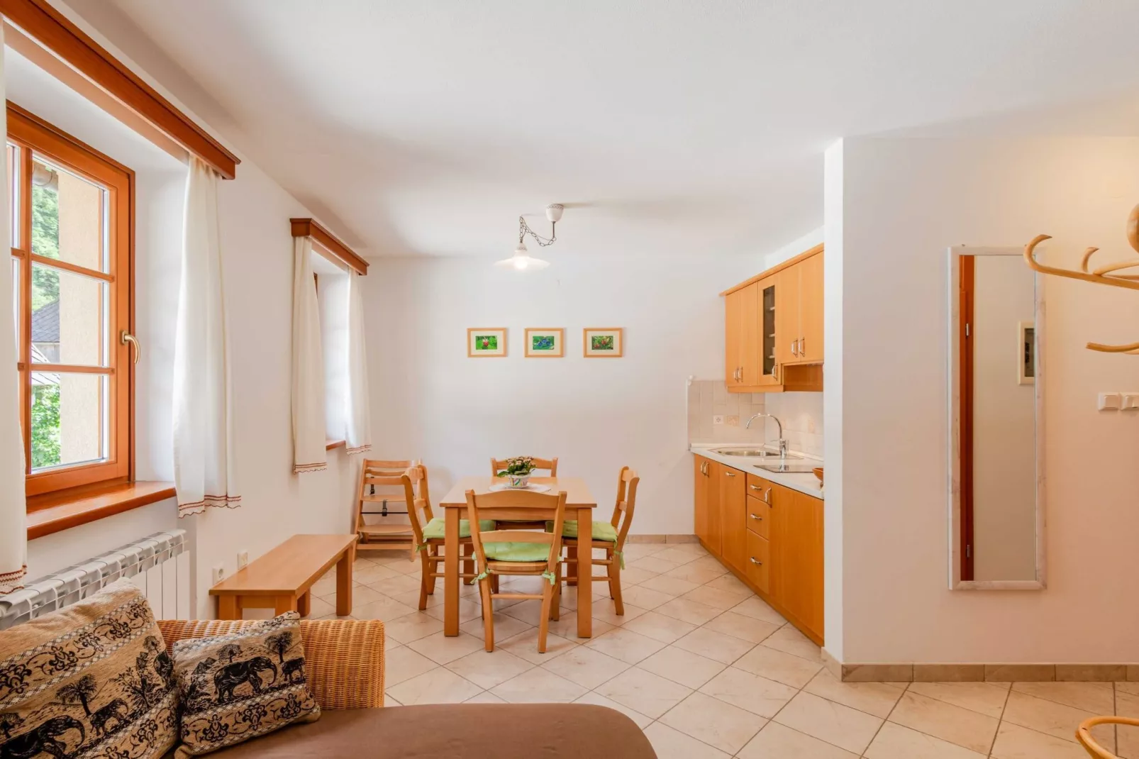 Log pod Mangartom Amazing Apartment with Balcony - One Bedroom Apartment with Balcony-Küche