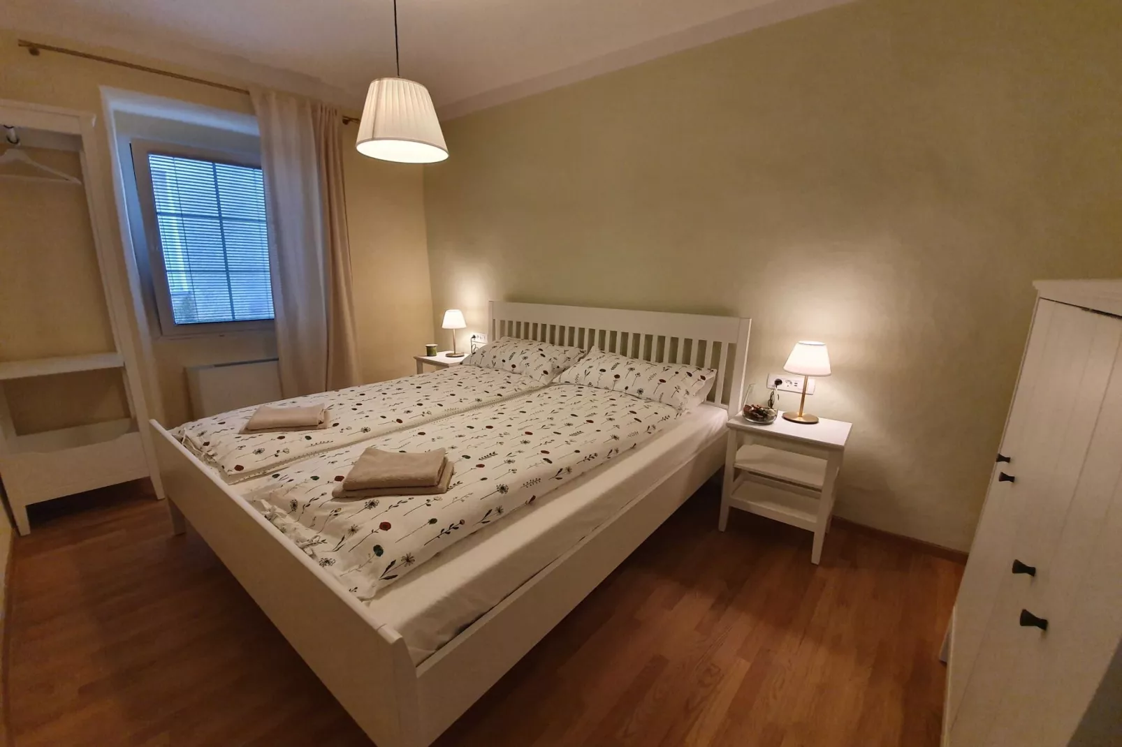 Komen Getaway Holiday Home with Balcony - Four Bedroom Holiday Home with Balcony-Schlafzimmer