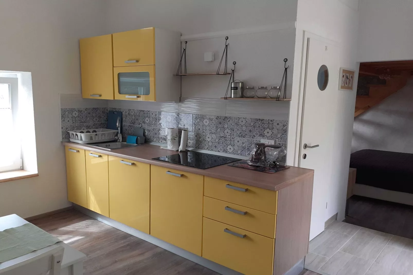 Secluded Authentic Apartment with Terrace - Studio Apartment with Terrace-Küche