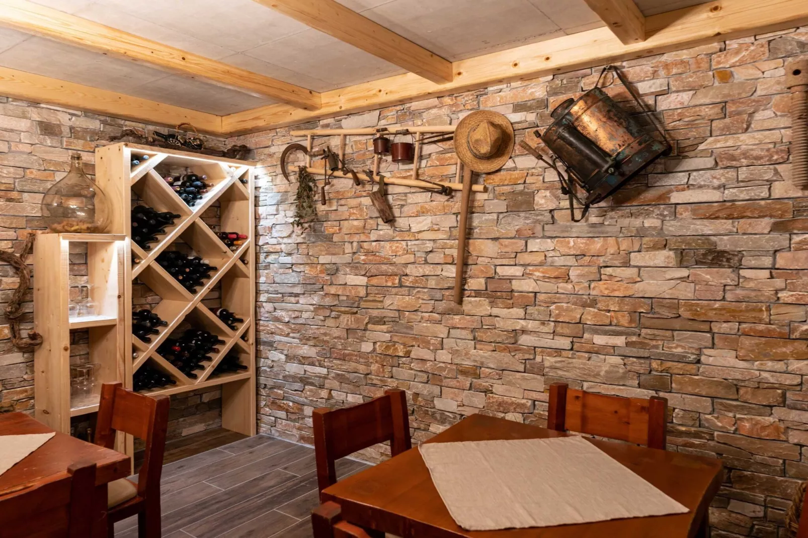 Echo Valley Hillside Holiday Home with Sauna - Two Bedroom Holiday Home with Sauna-Esszimmer