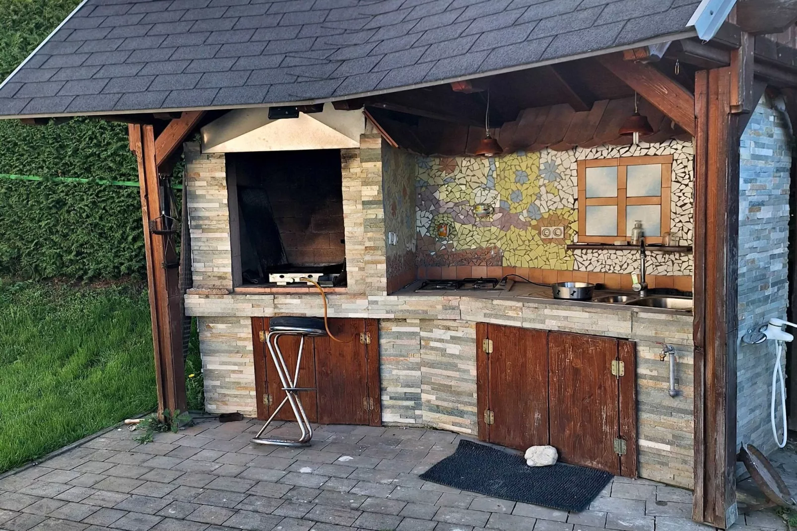 Vibrant and Charming Apartment with Balcony and Mountain View - Two Bedroom Apartment with Balcony and Mountain View-Kitchen