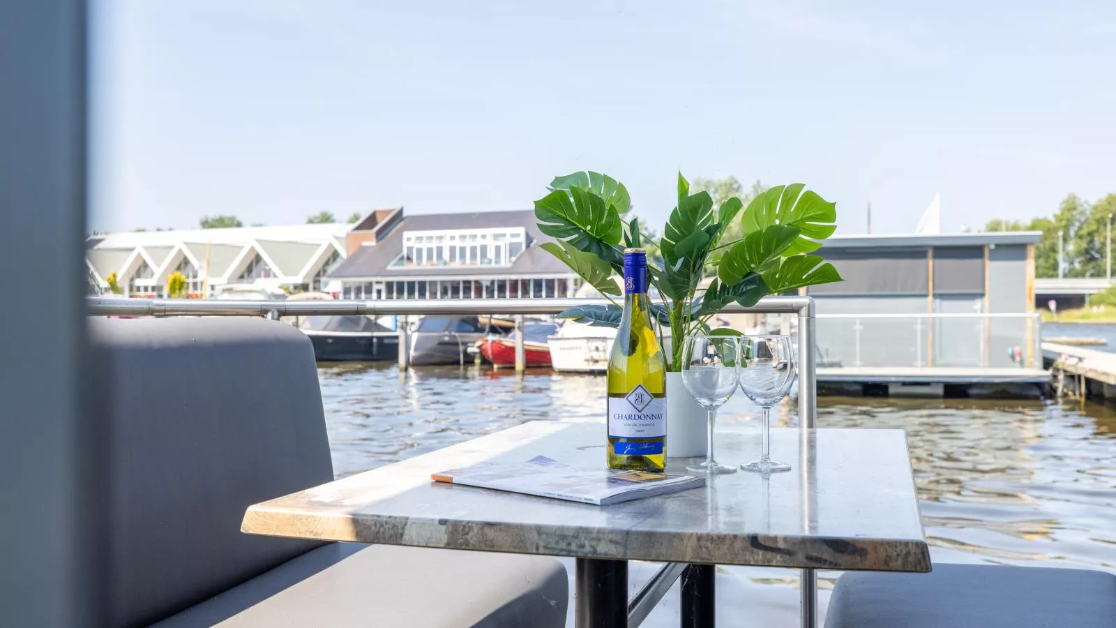 Tiny houseboat Uitgeest I-Aussicht Sommer