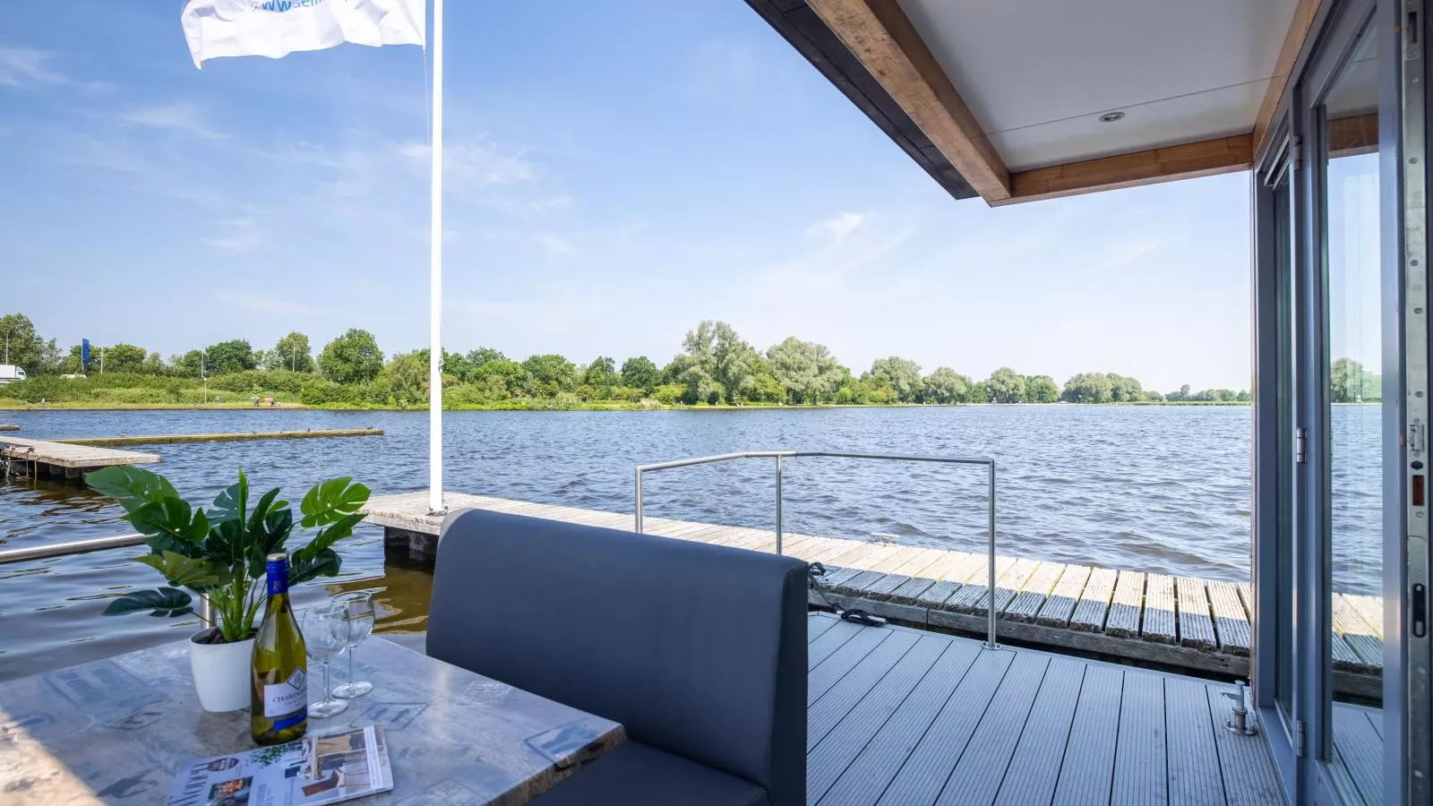 Tiny houseboat Uitgeest I-Wasserblick