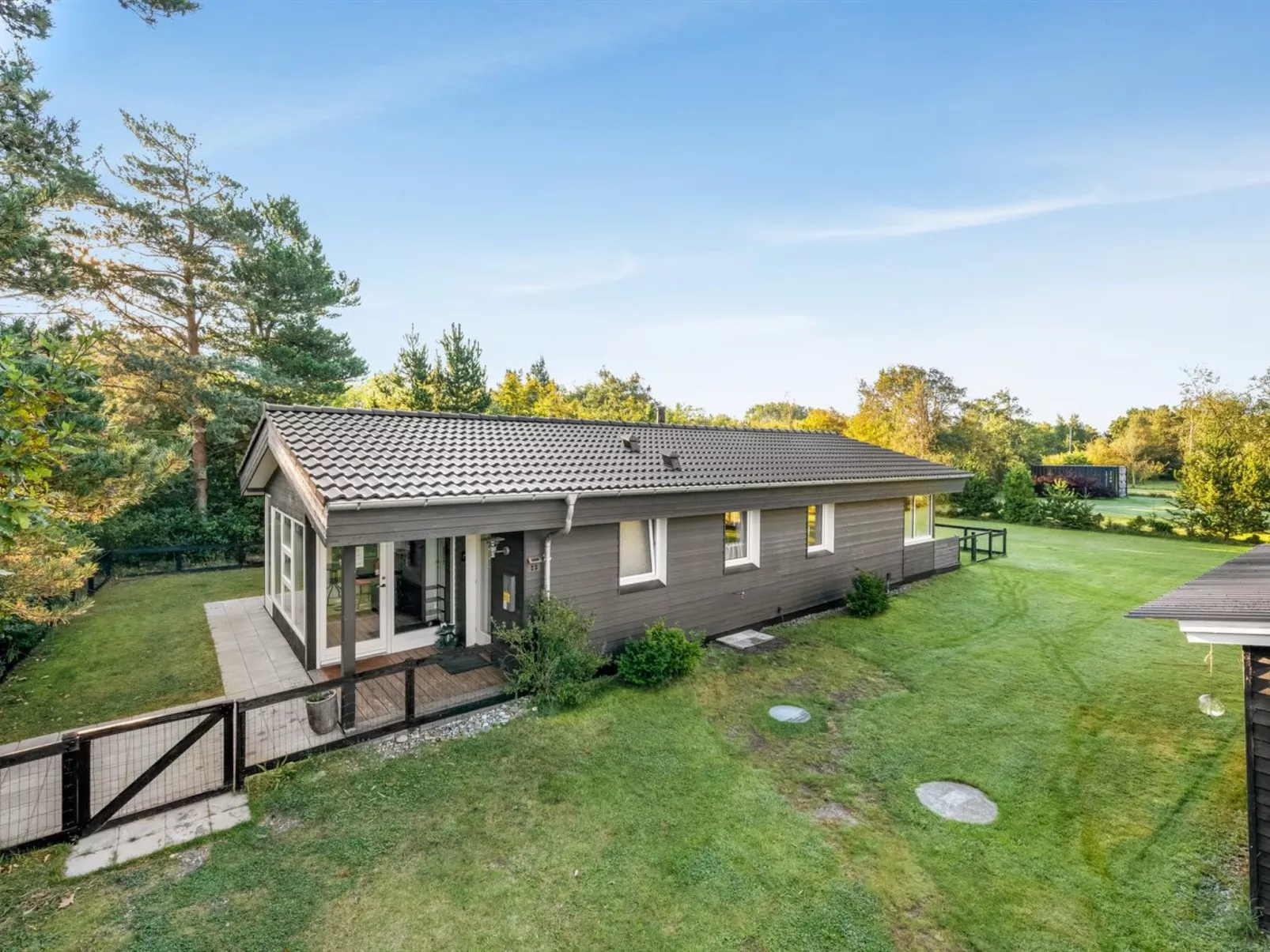 "Sjarlotte" - 400m to the fjord-Outside