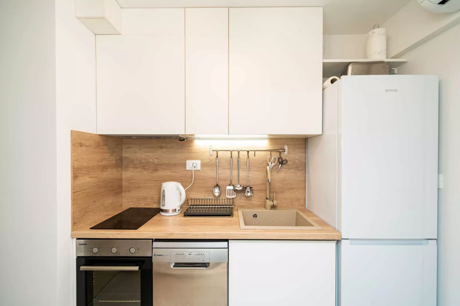 Lenka Apartment - Studio Apartment with Balcony-Küche