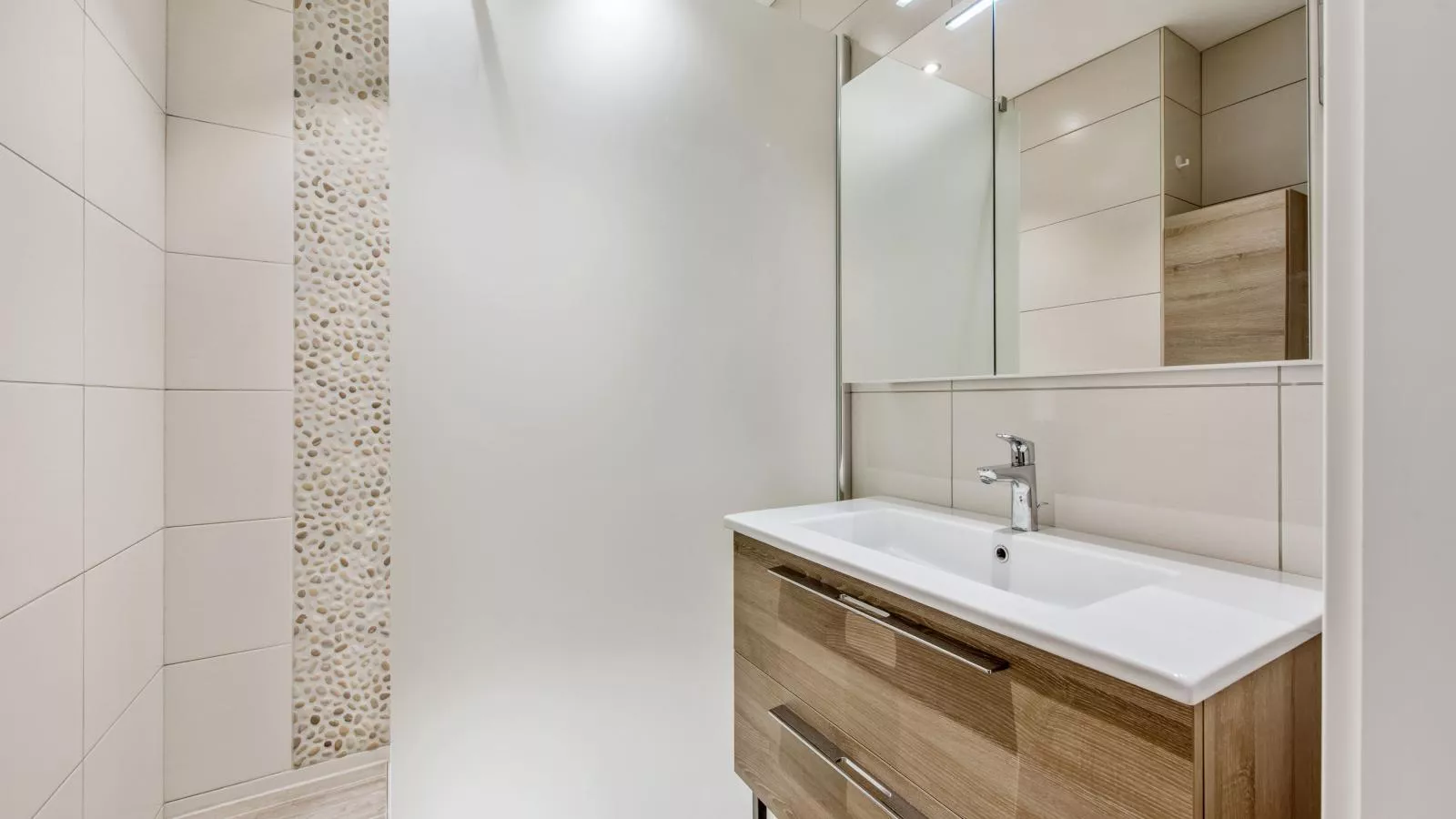 Azcona Twee-Bathroom