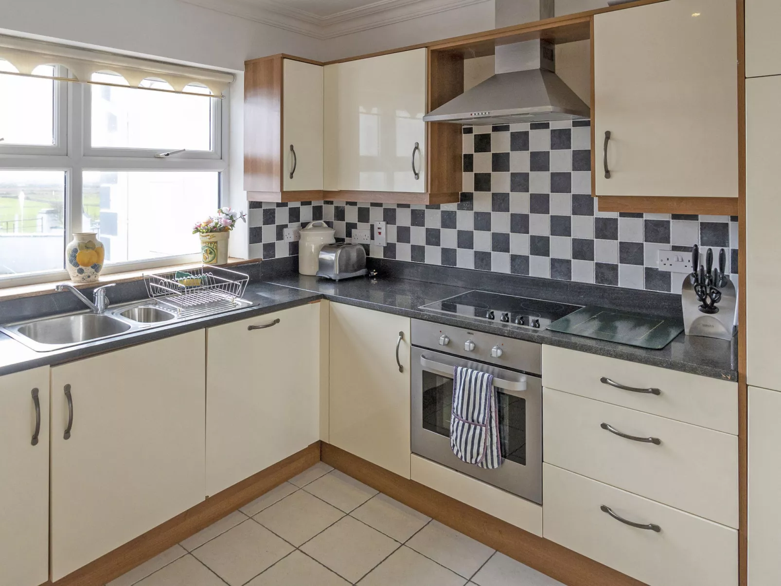 Matthews Cottage Doonbeg-Dedans