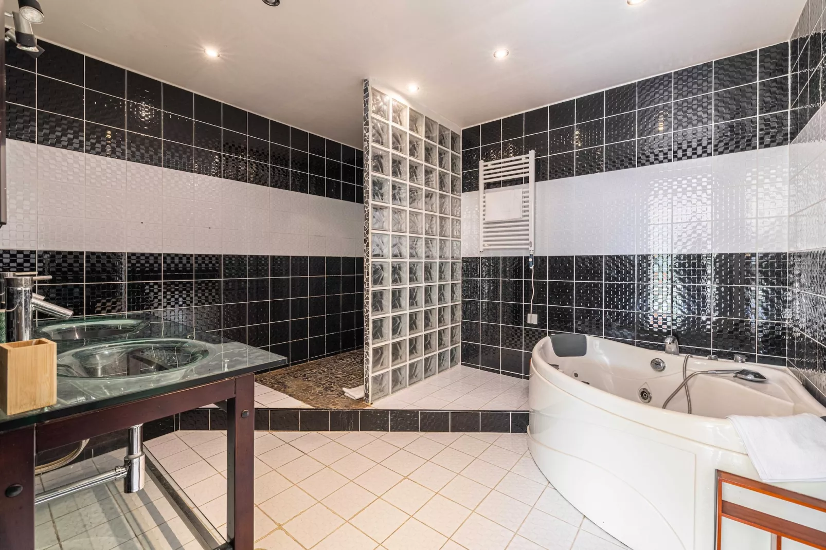 YJ-153-VEYANS-Untagged