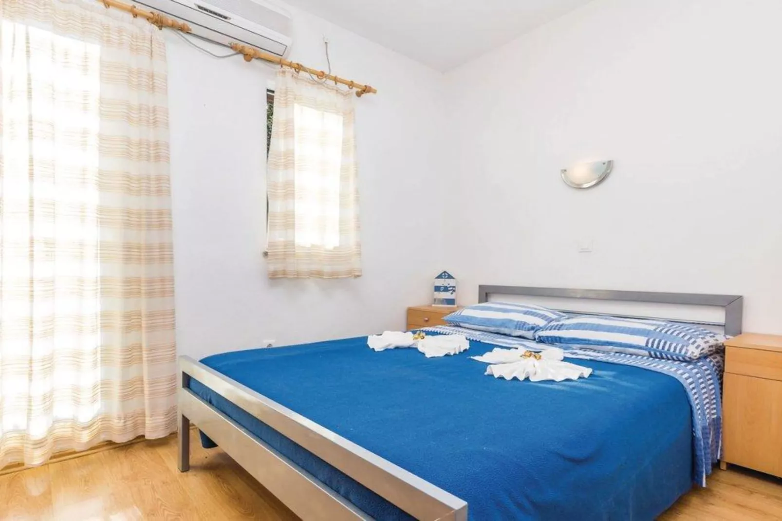 Holiday Home Brsec-Two Bedroom Holiday Home with Sea View-Schlafzimmer