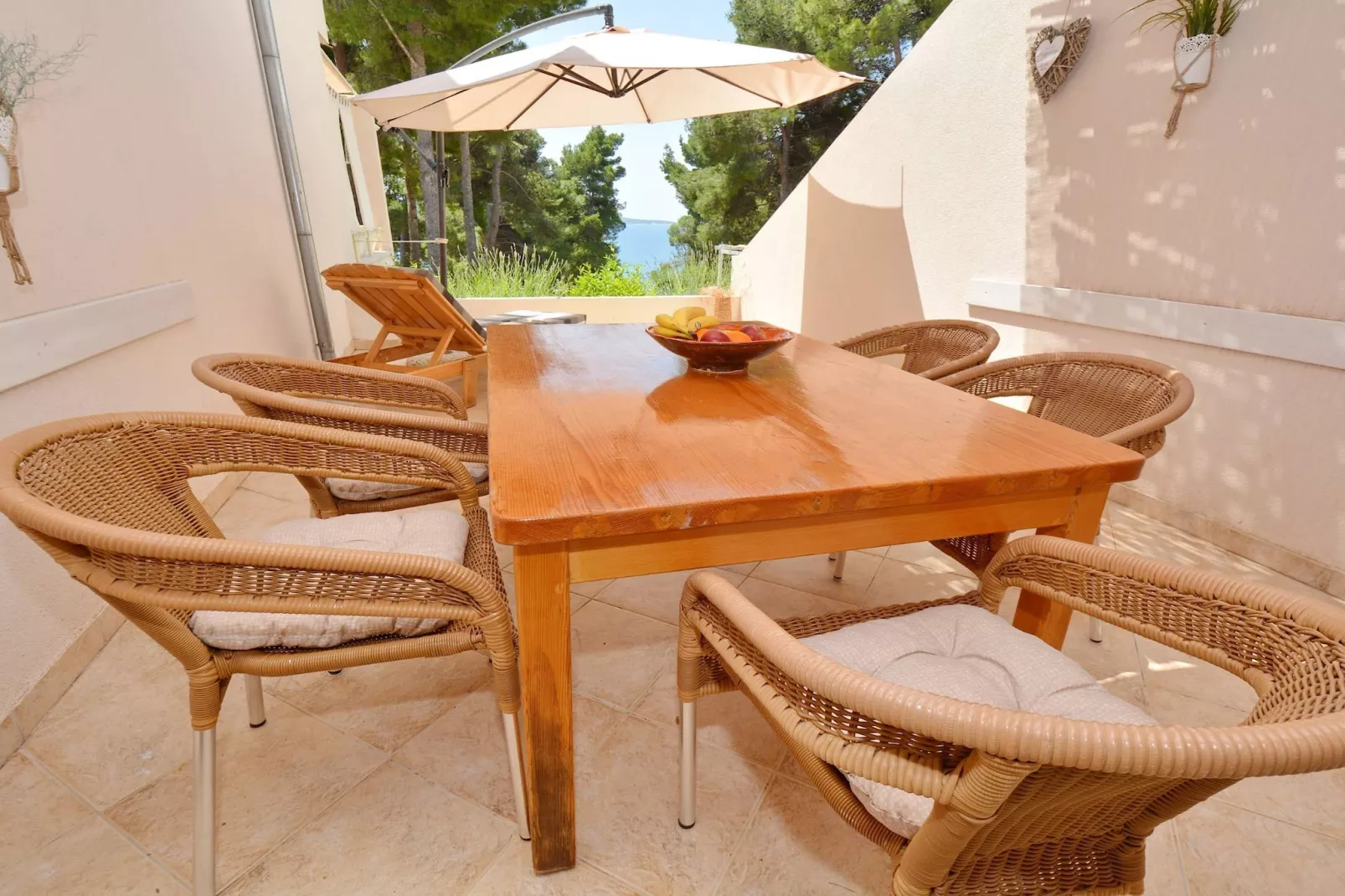 Seafront Apartments Deveron - Two Bedroom Apartment with Balcony and Sea View (Hvar)-Dining room